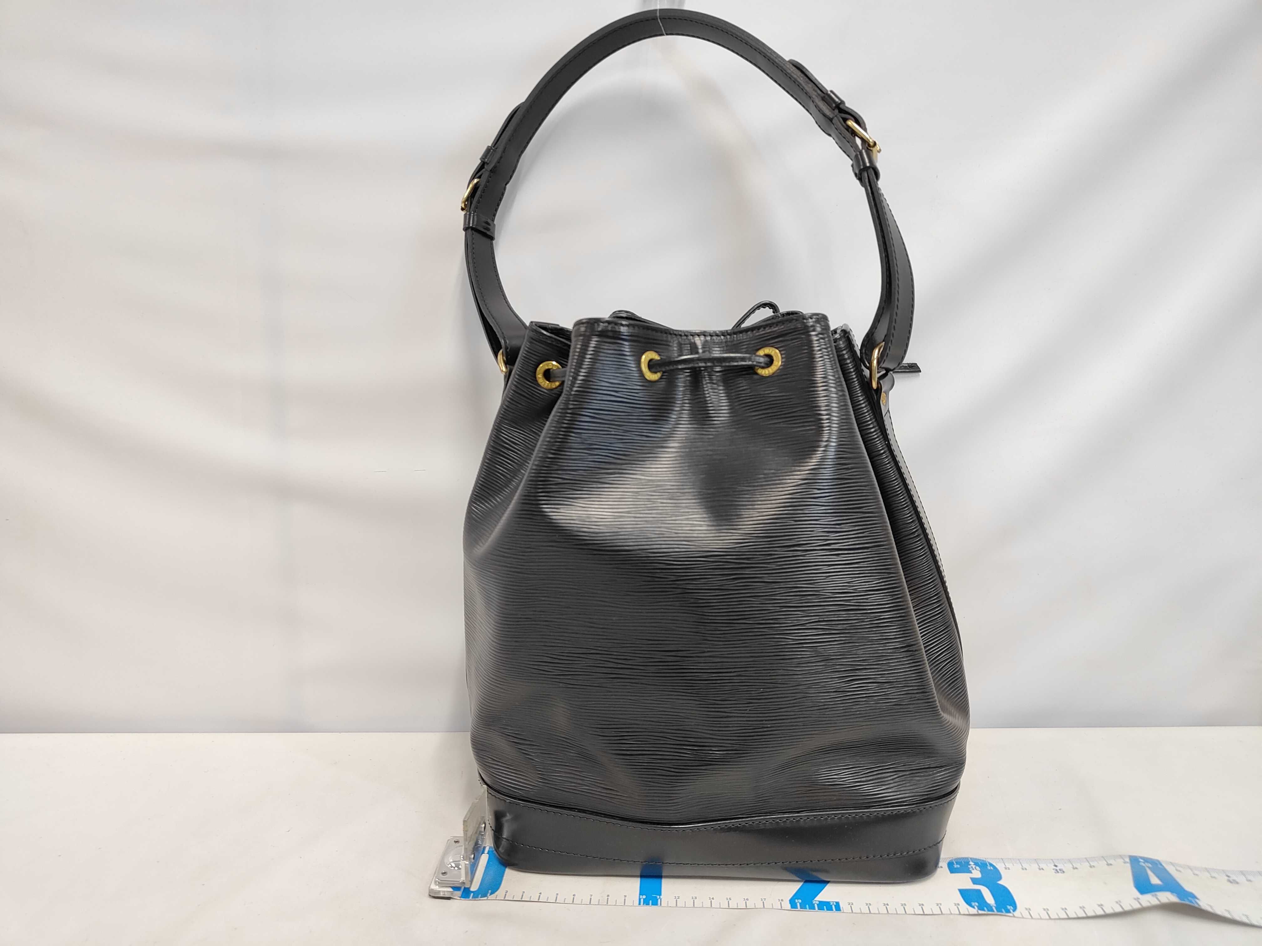 Epi M59002 Noé Noir Shoulder Bag — view 2