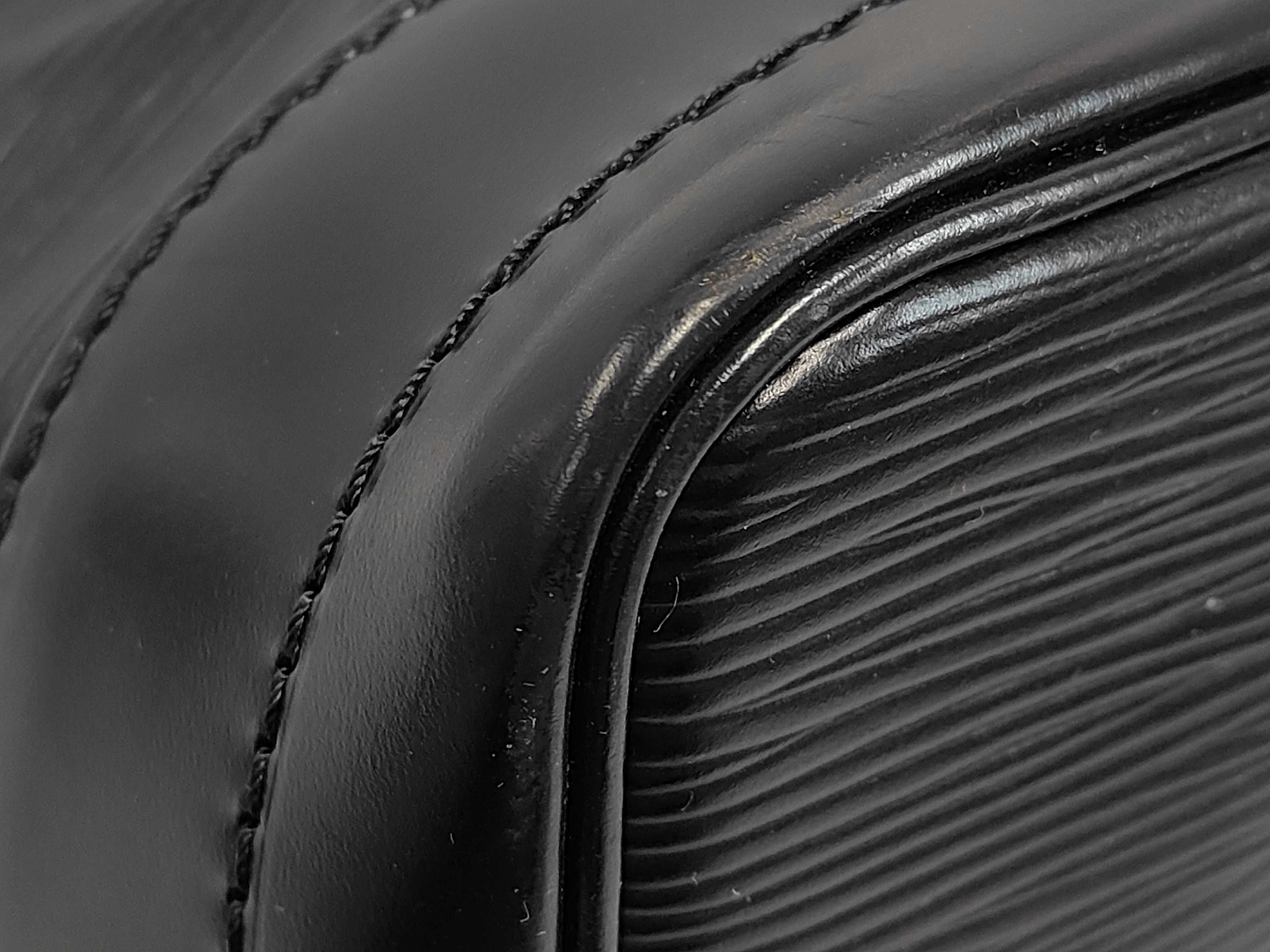 Epi M59002 Noé Noir Shoulder Bag — view 3