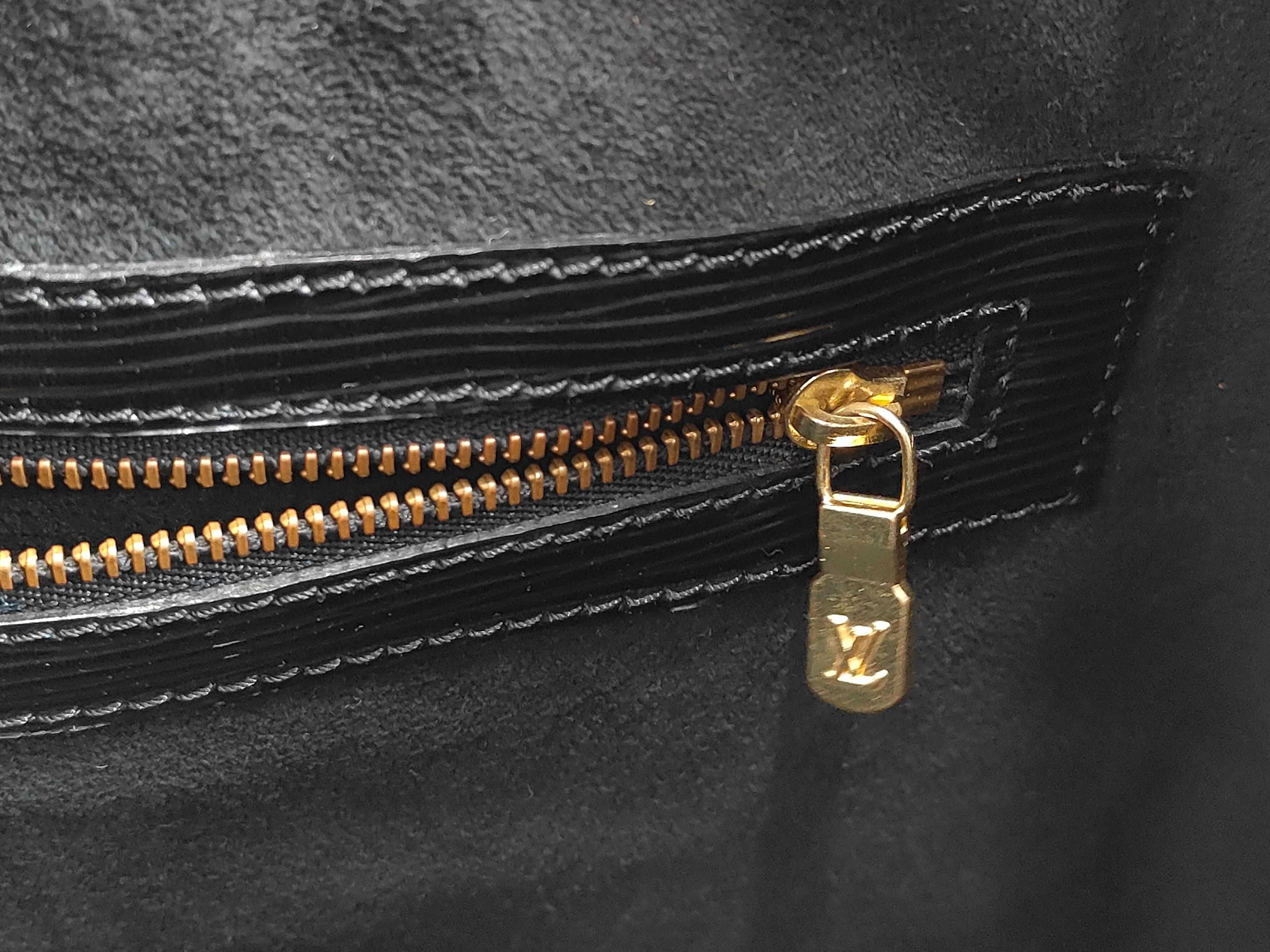 Epi M59002 Noé Noir Shoulder Bag — view 10