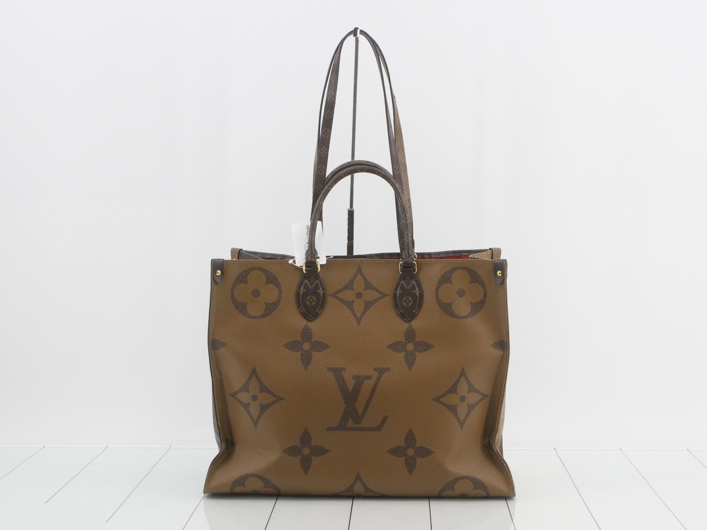 Monogram Giant Reverse OnTheGo GM 2-Way Tote Bag — view 2