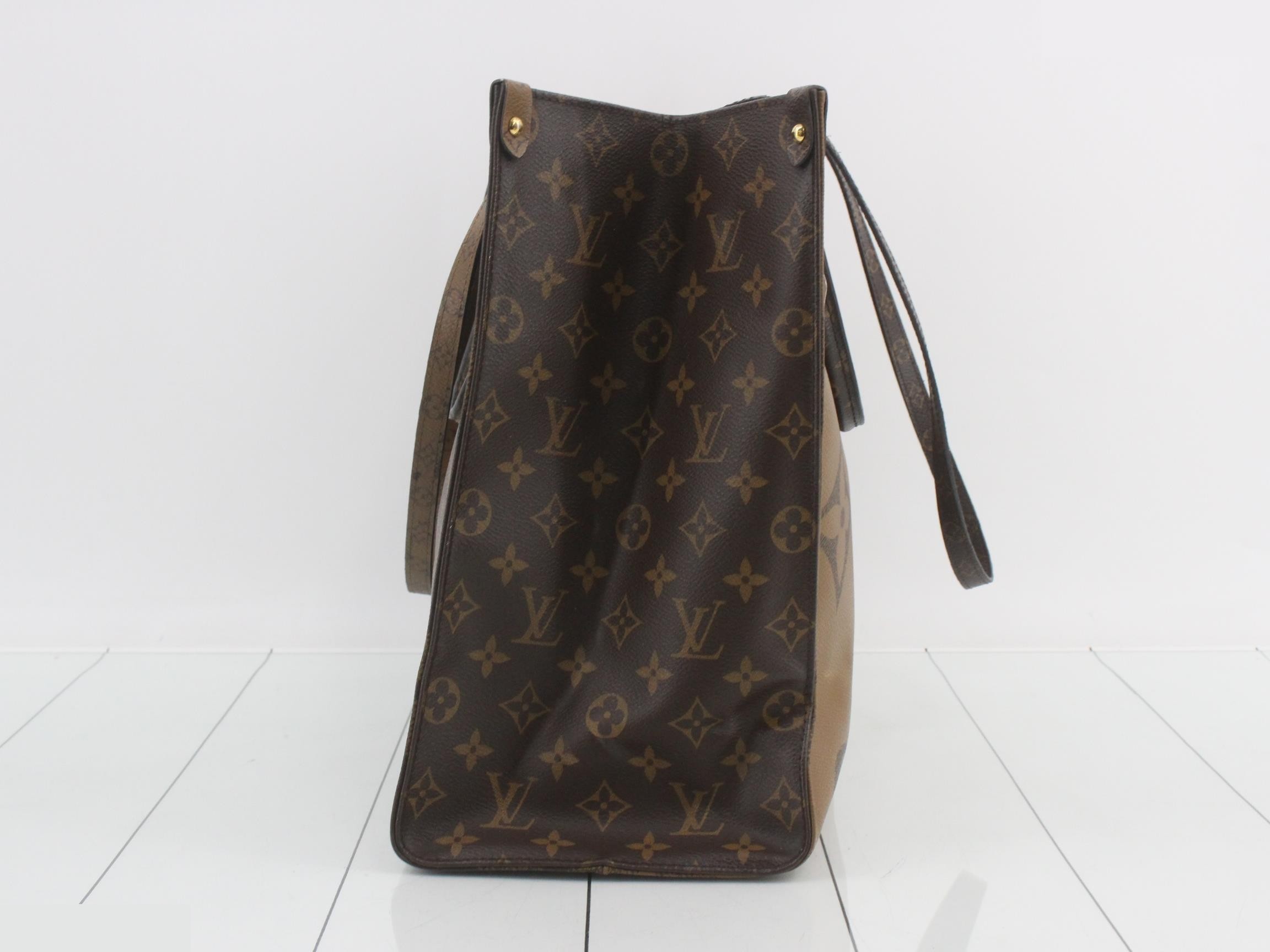 Monogram Giant Reverse OnTheGo GM 2-Way Tote Bag — view 3