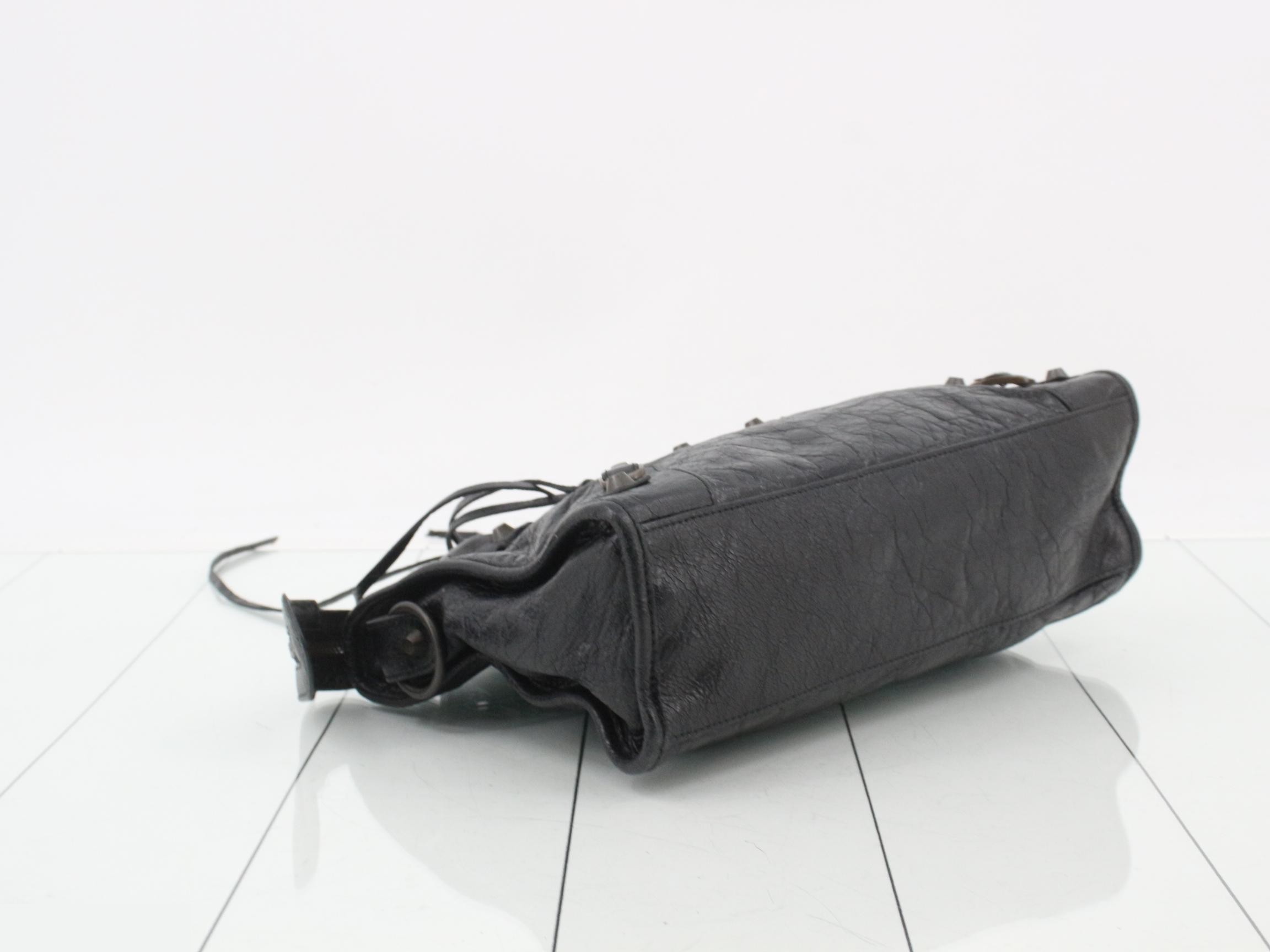 Classic (Bag) Shoulder Bag — view 5