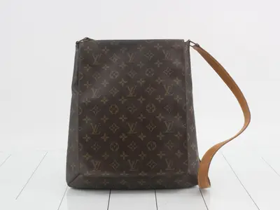 Musette bag
