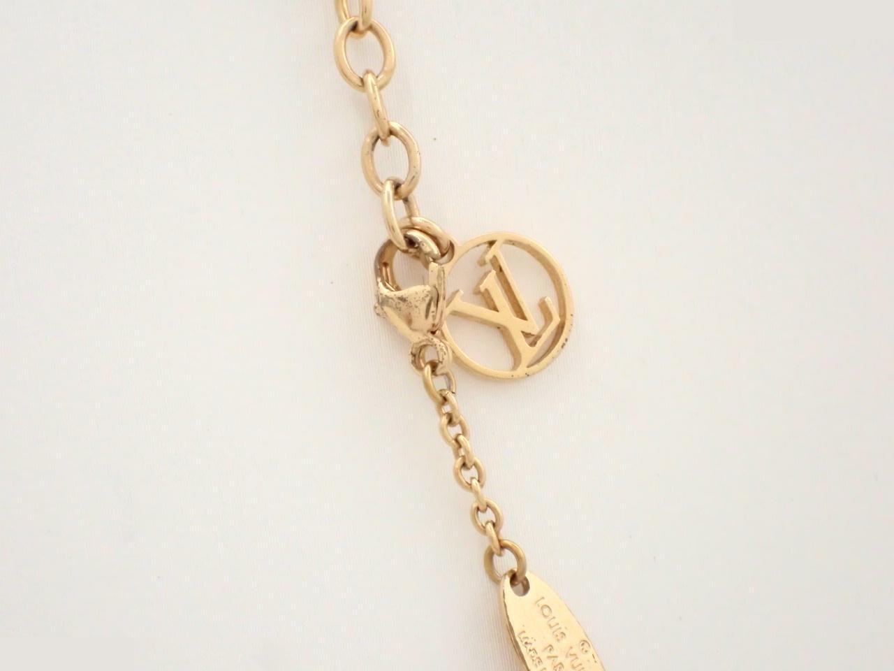 Essential V Necklace, chain approximately 46cm — view 2