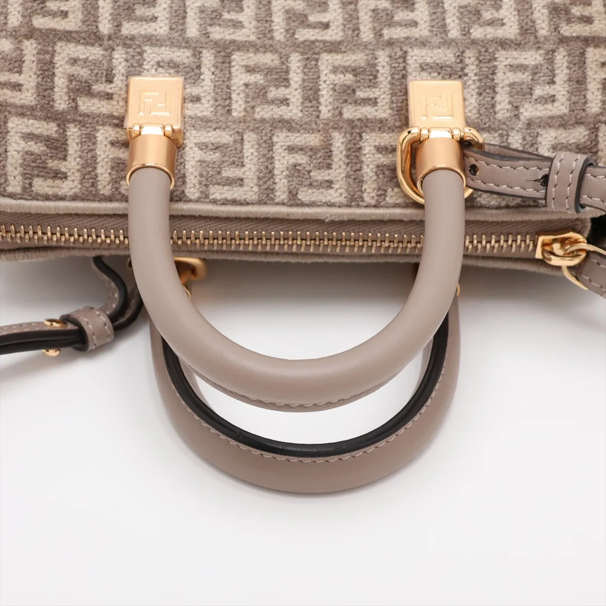 Zucca By The Way Mini 8BS067 Pile x Leather 2-Way Handbag Brown — view 5