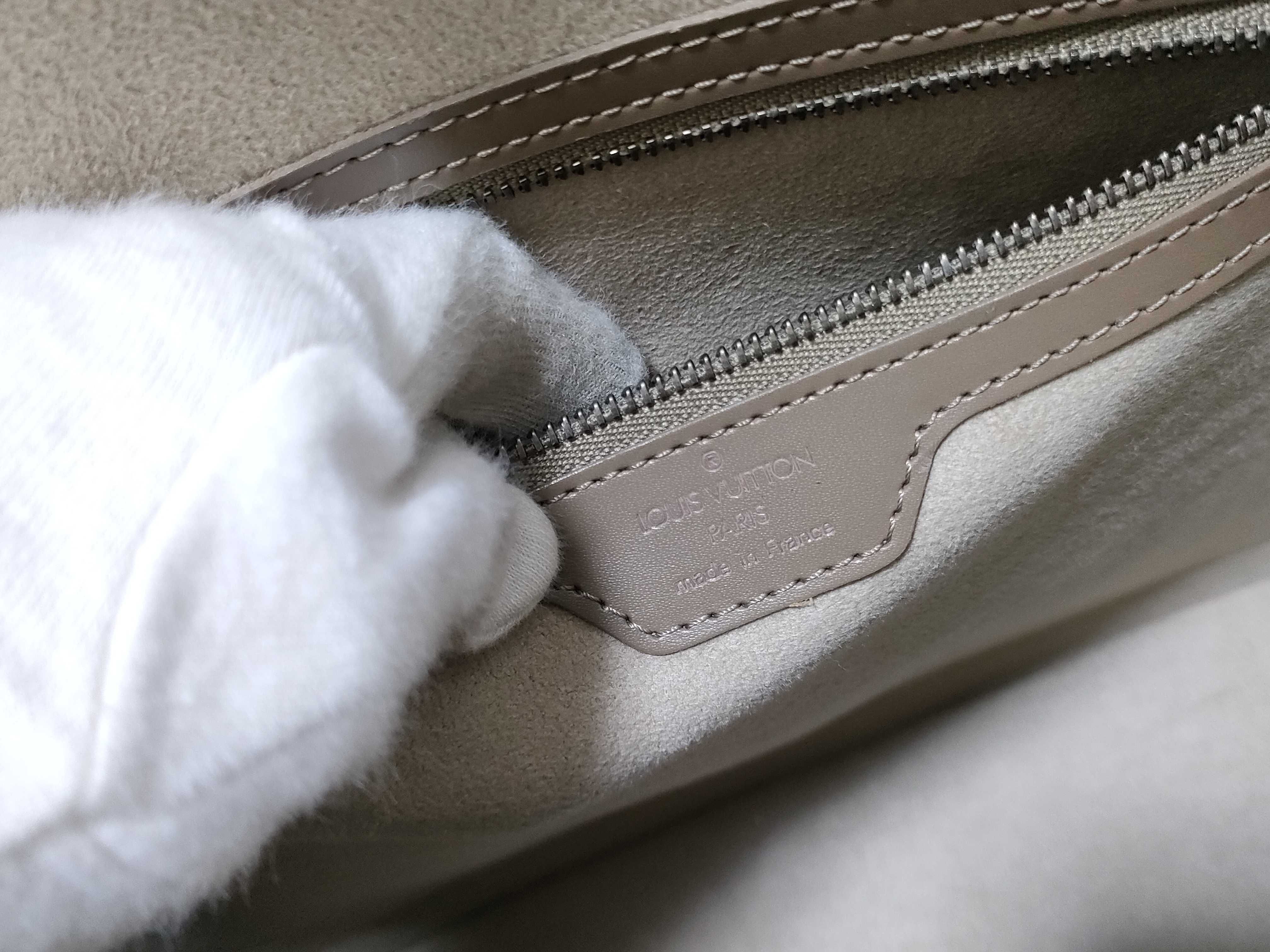 Epi M5228C Lussac Poivre Shoulder Bag — view 12