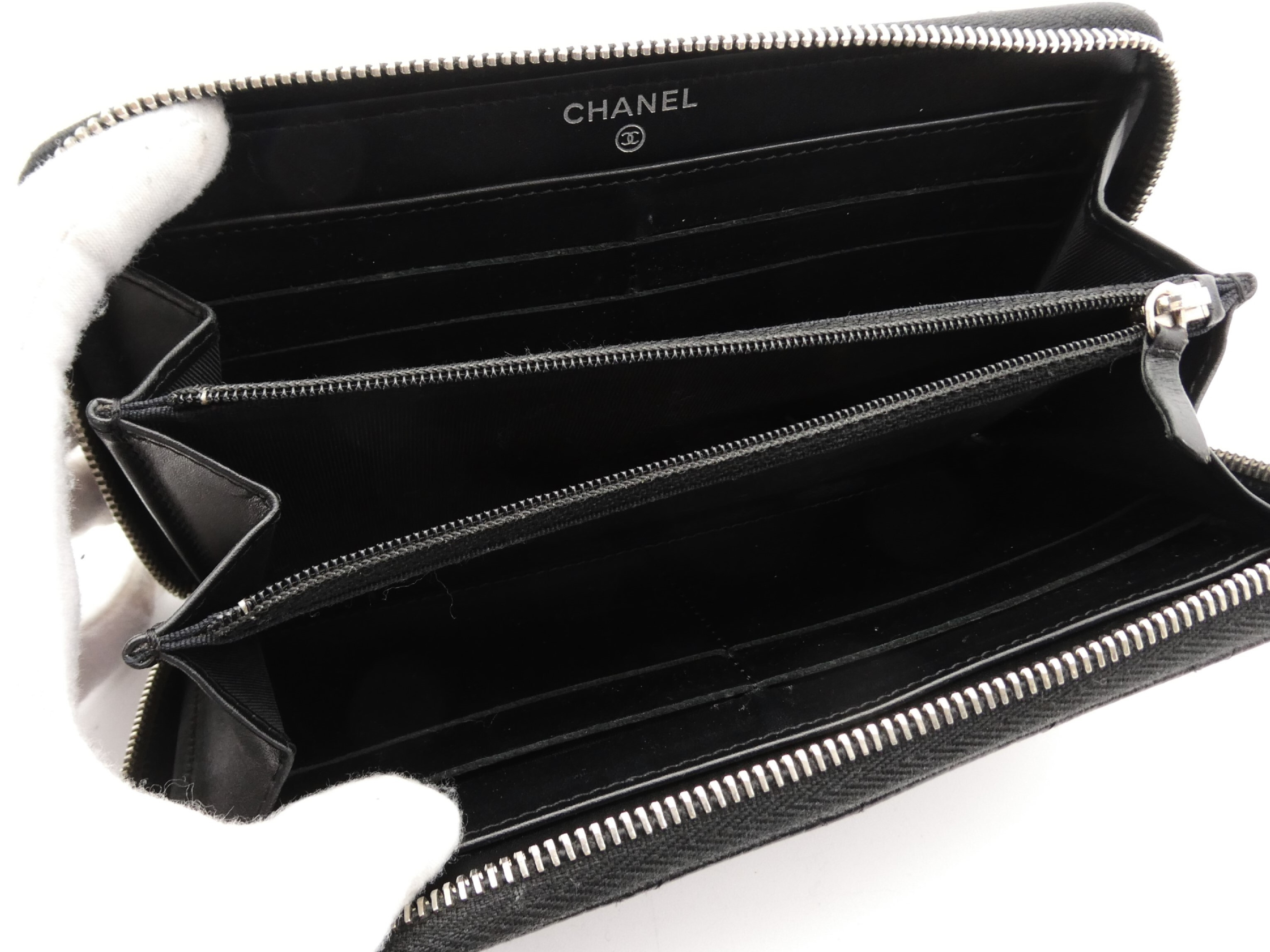 Matelassé Coco Mark Caviar Skin Round Zip Wallet — view 7