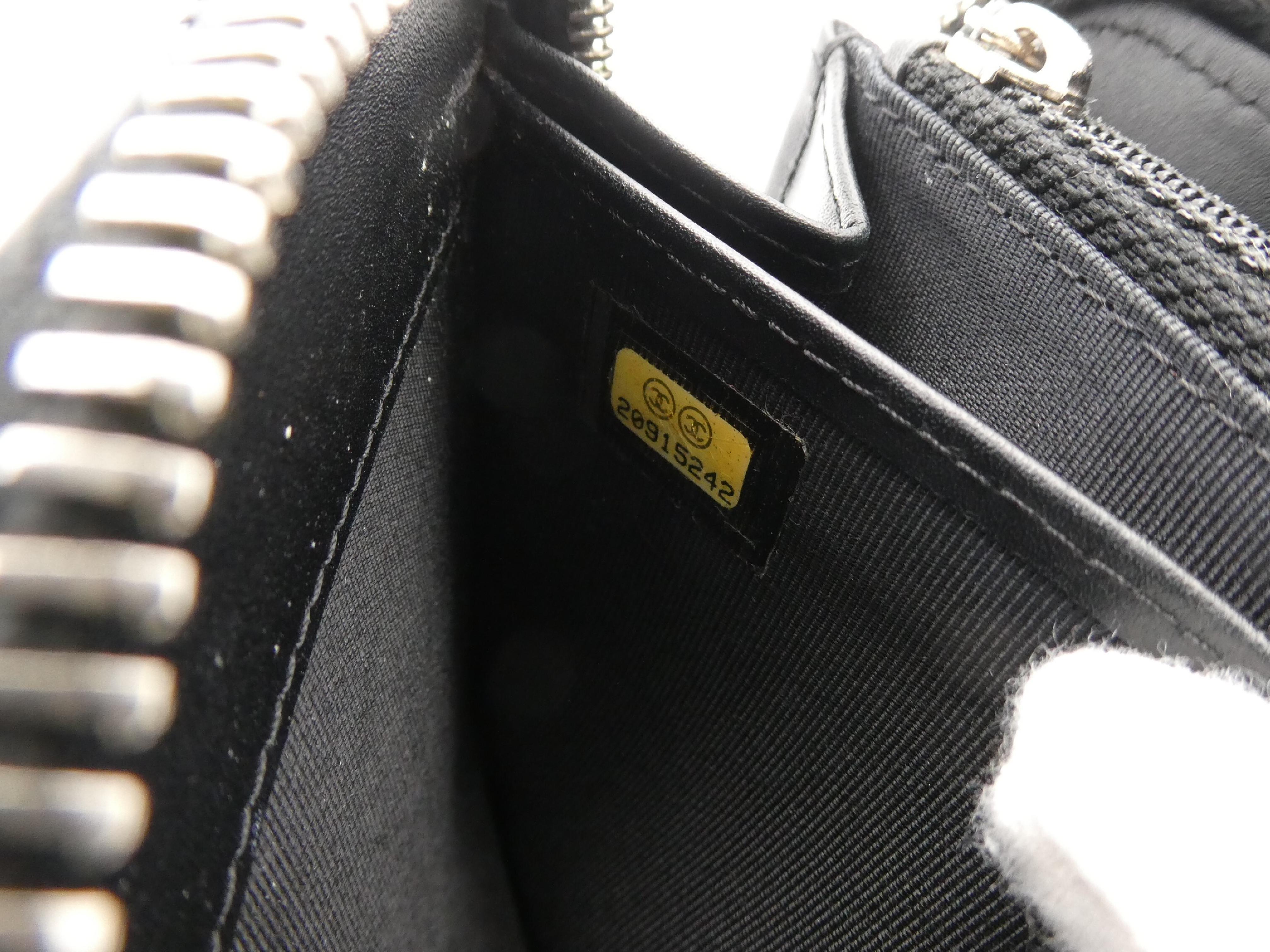 Matelassé Coco Mark Caviar Skin Round Zip Wallet — view 10