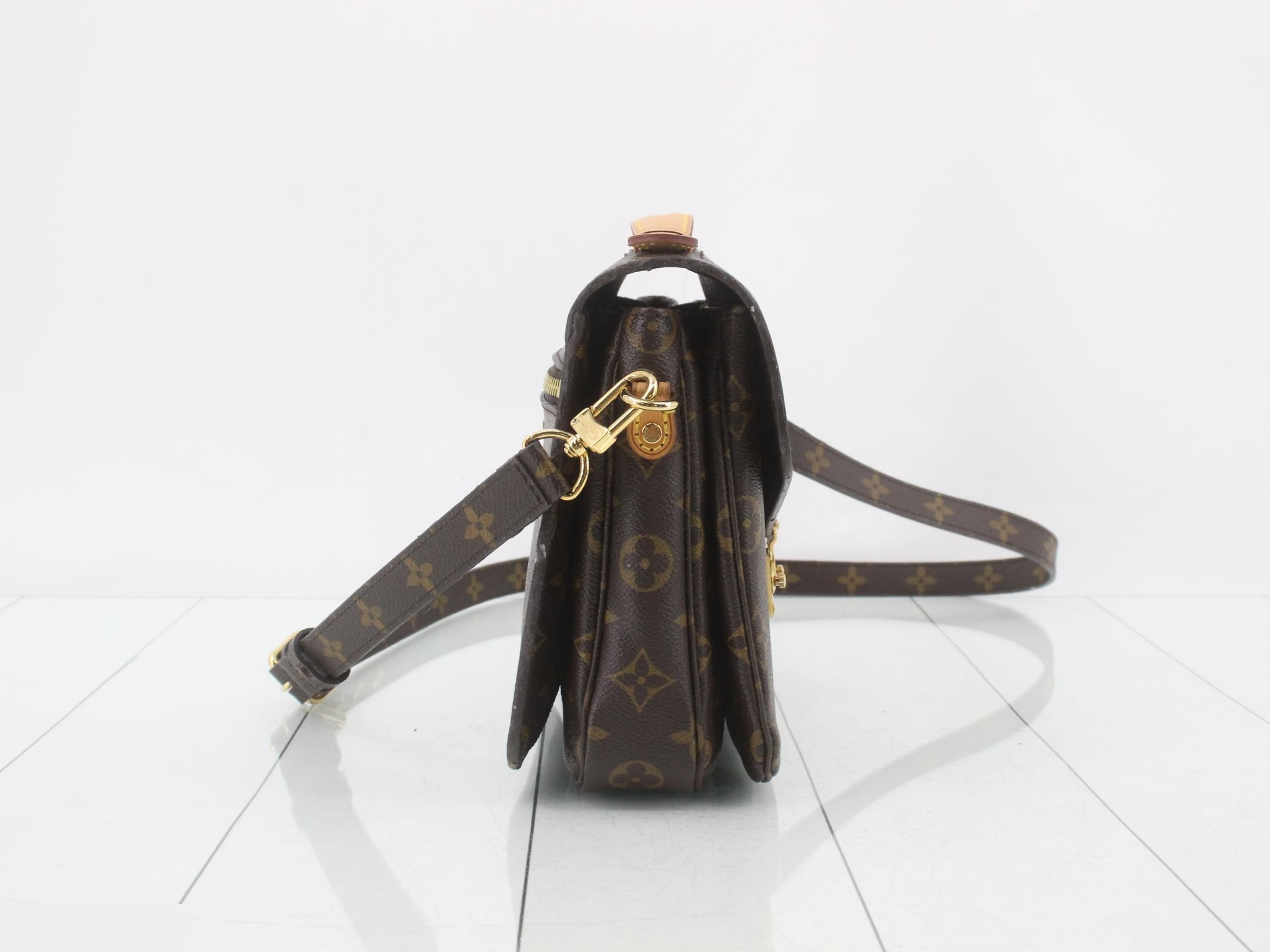 Monogram Pochette Metis 2-Way Handbag — view 4