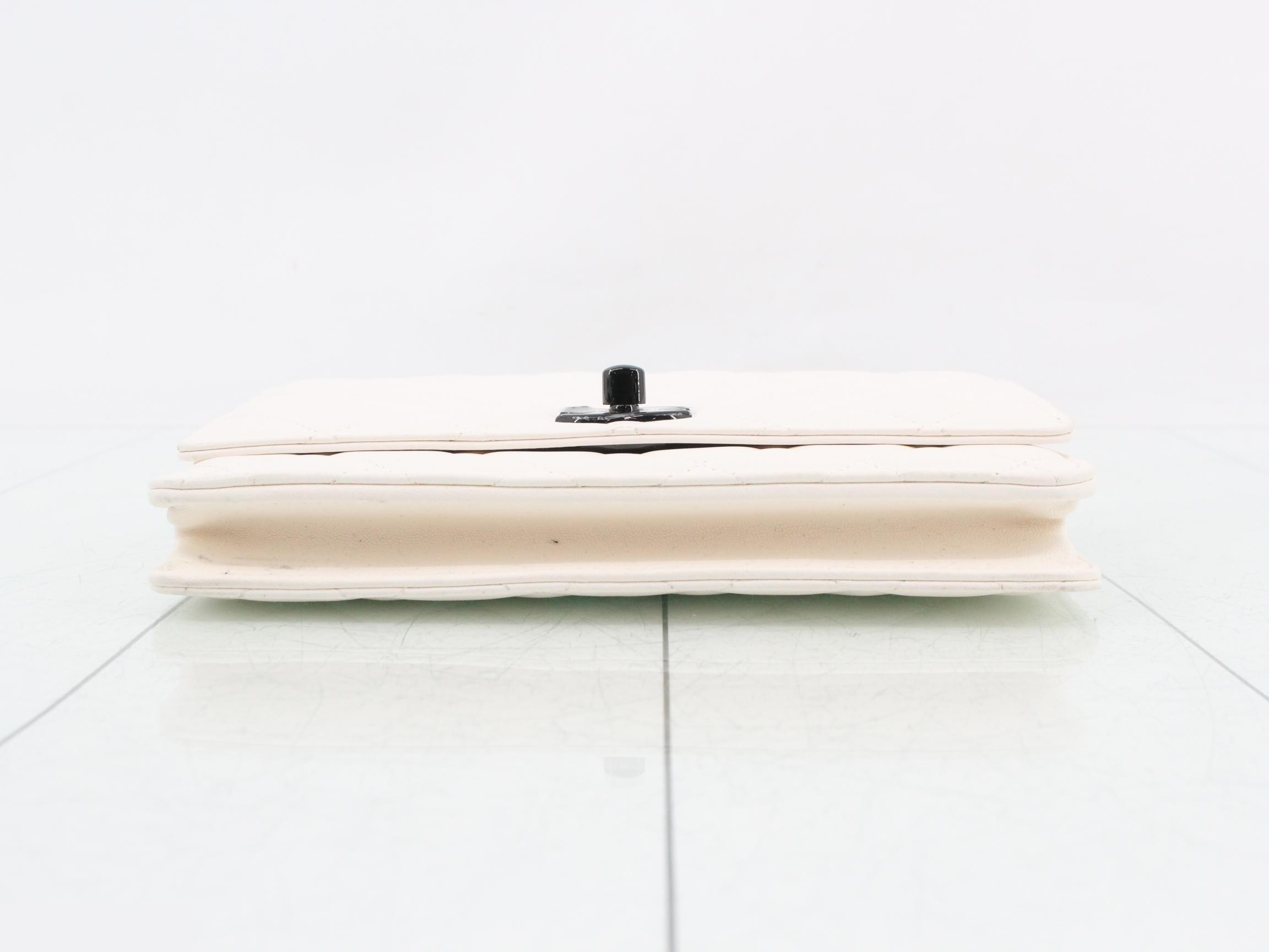 Trendy CC Matelassé Lambskin Chain Wallet — view 3
