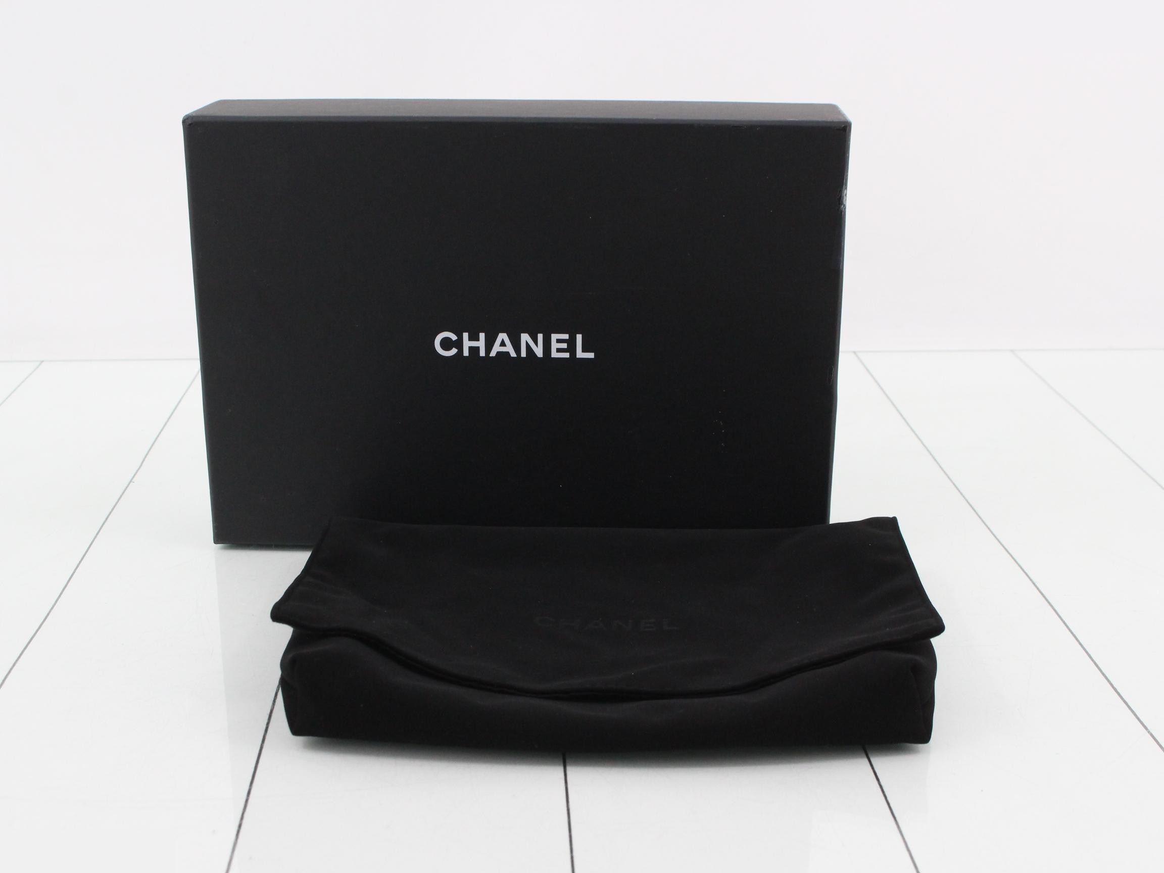 Trendy CC Matelassé Lambskin Chain Wallet — view 5