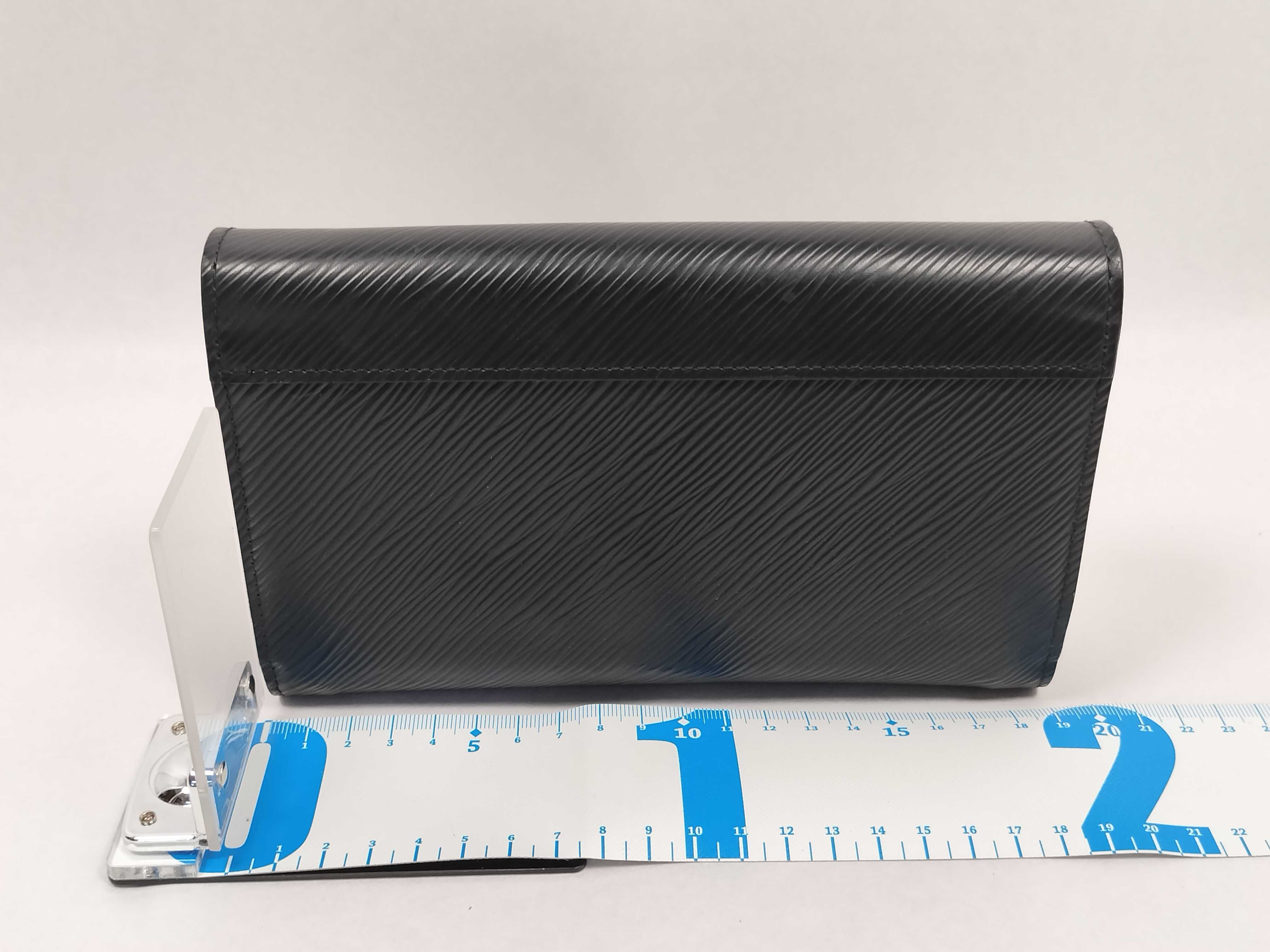 Epi Louis Vuitton Twist Chain Shoulder Bag — view 2