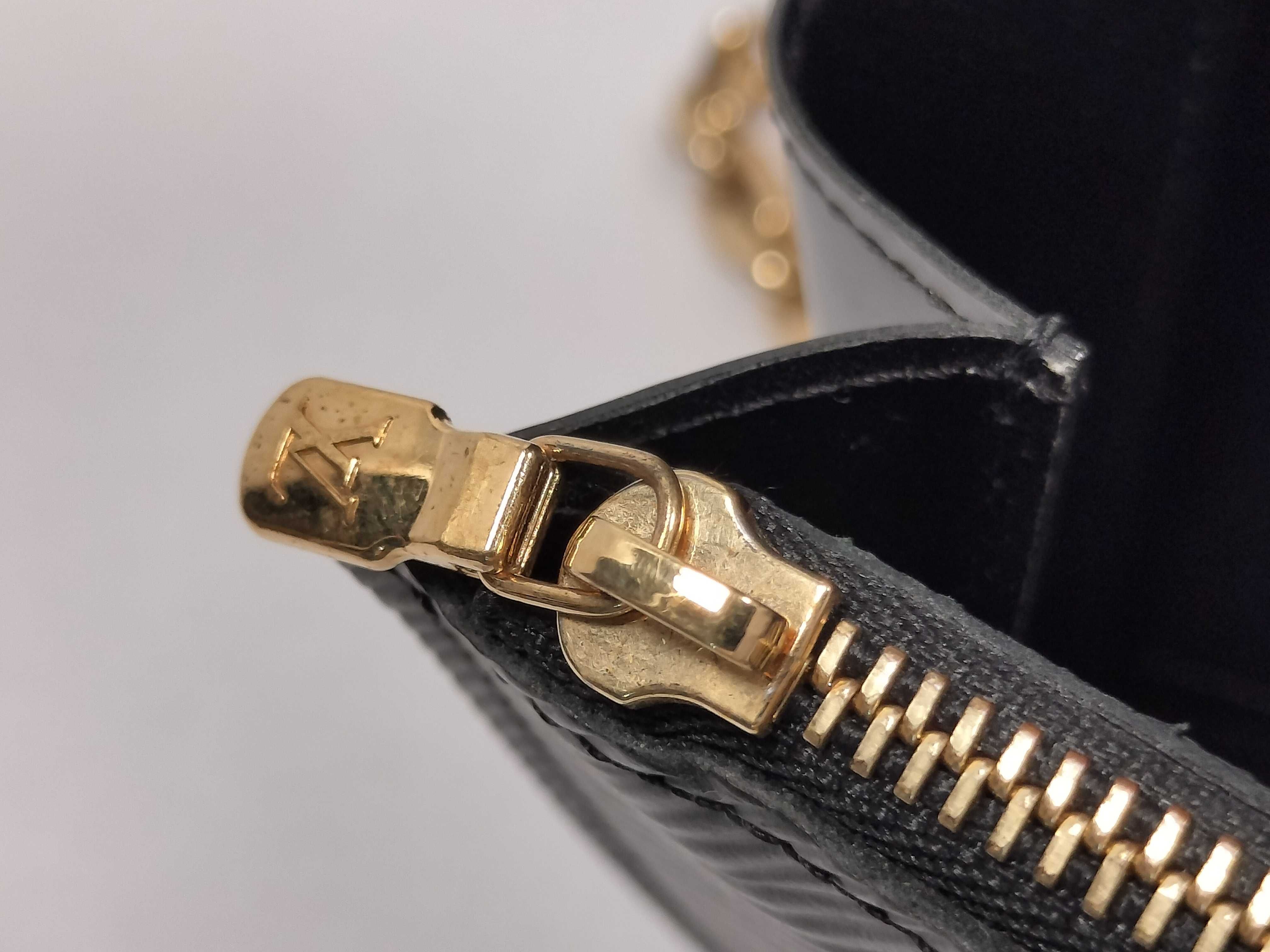 Epi Louis Vuitton Twist Chain Shoulder Bag — view 15