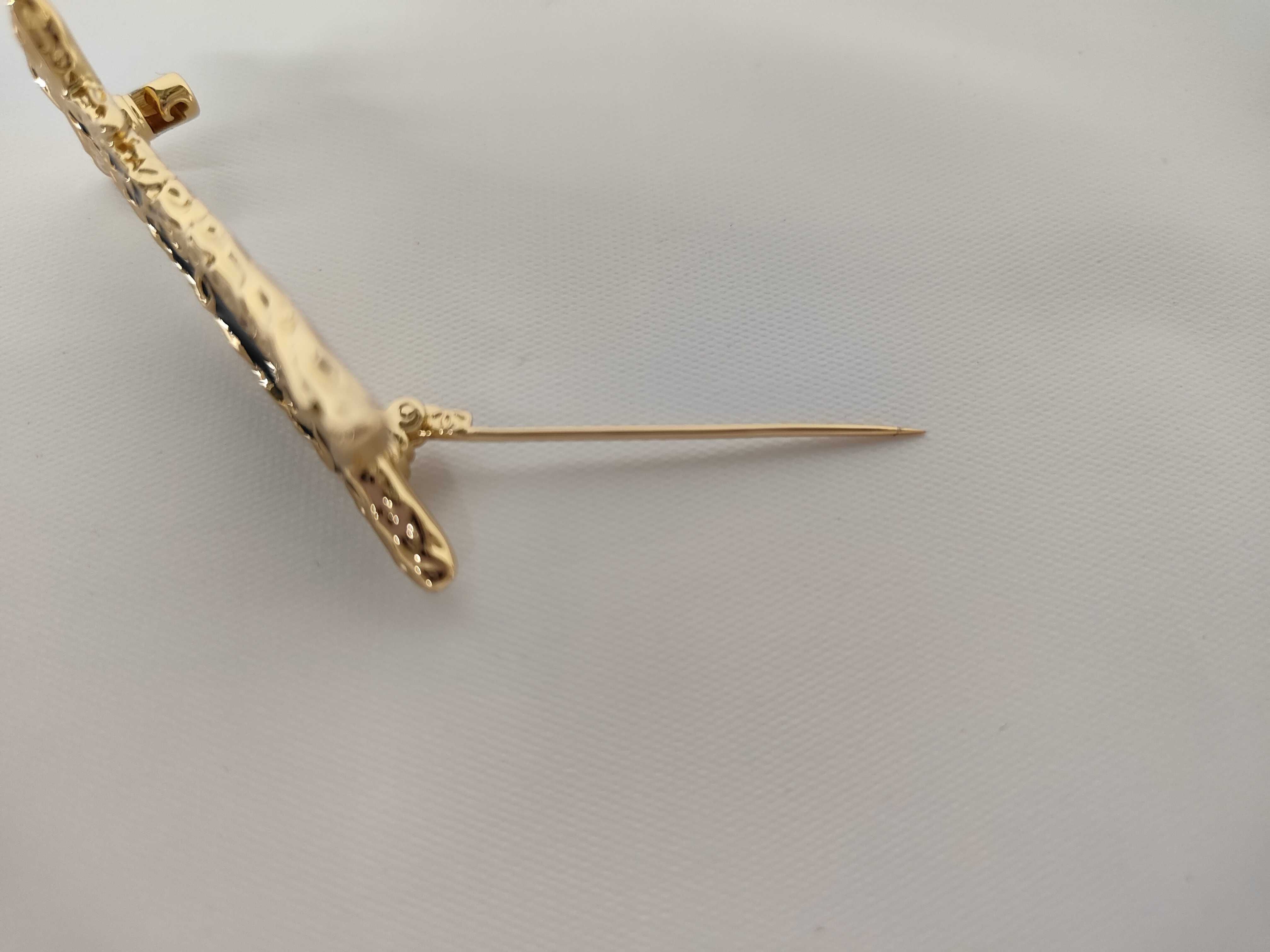 B24P Brooch — view 3