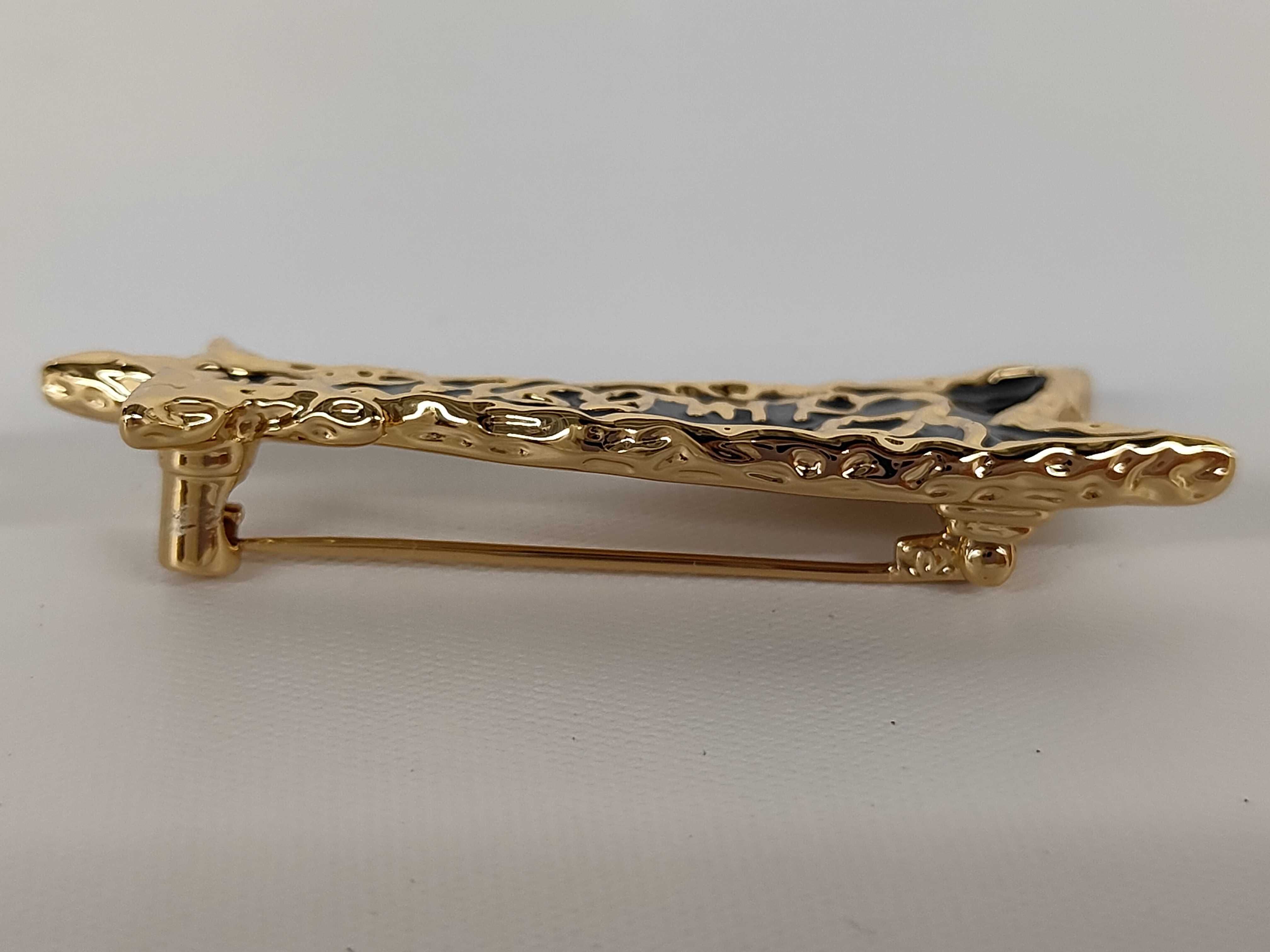 B24P Brooch — view 4