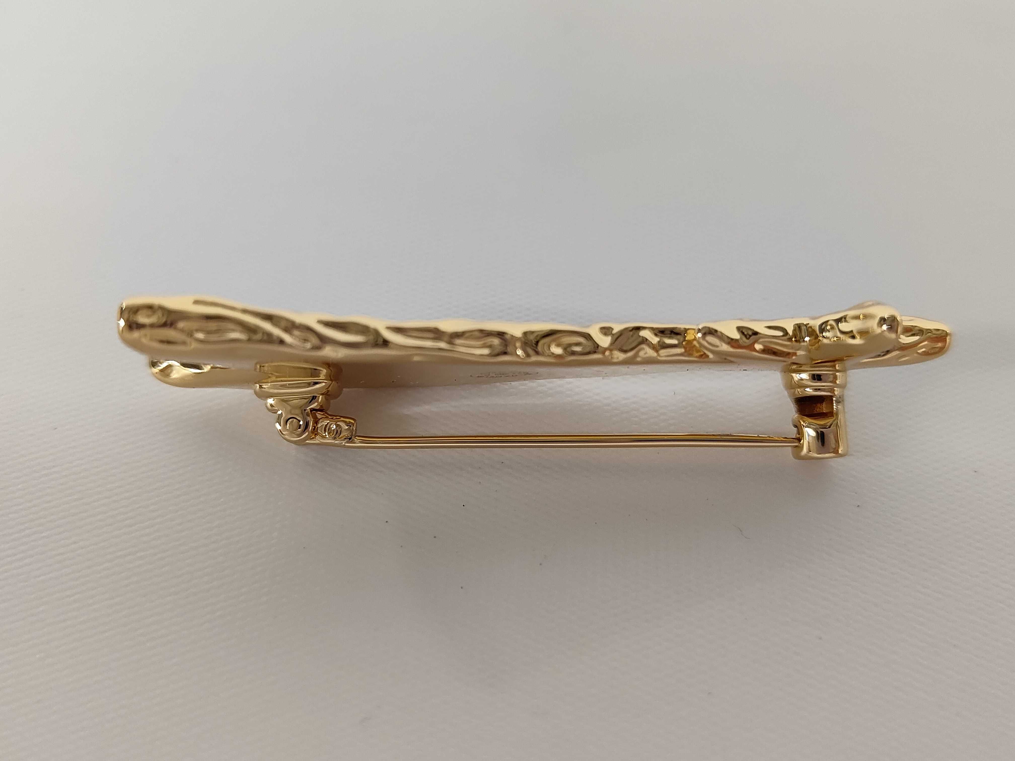 B24P Brooch — view 5