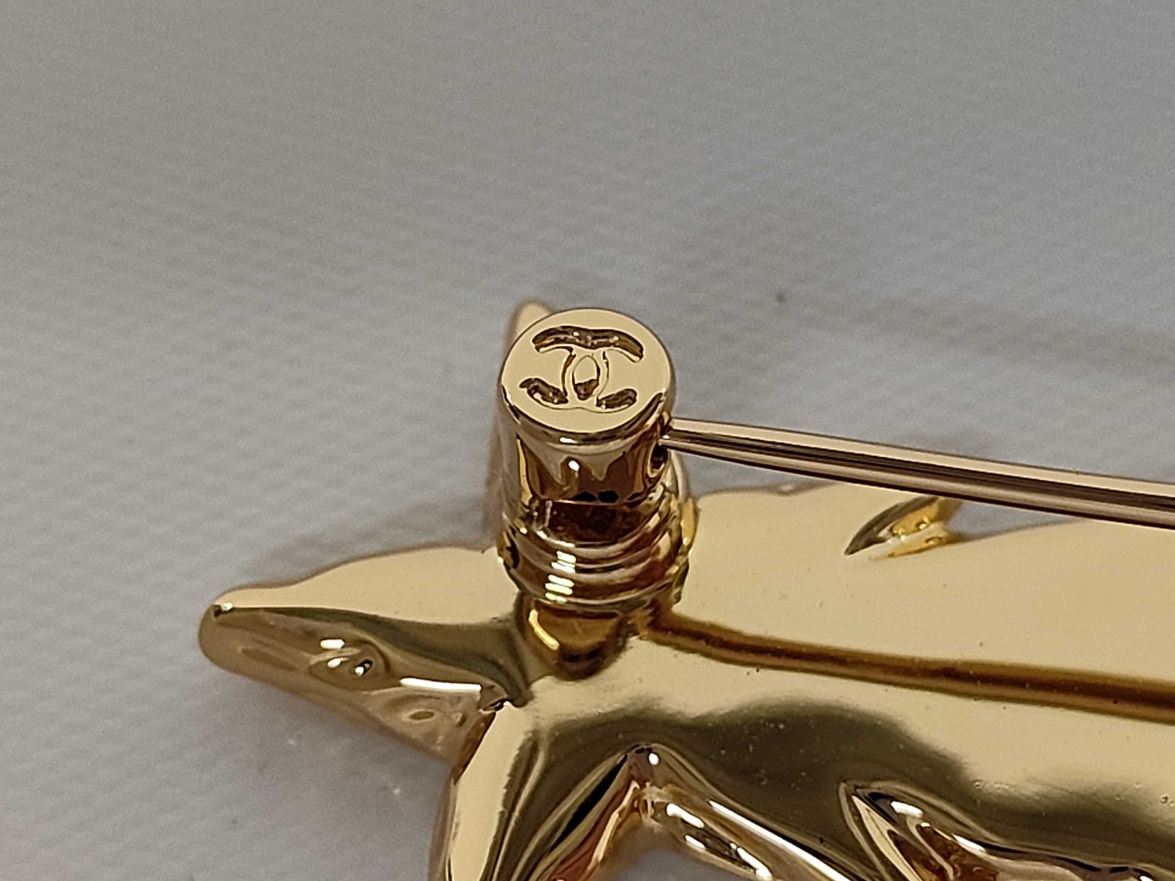 B24P Brooch — view 7