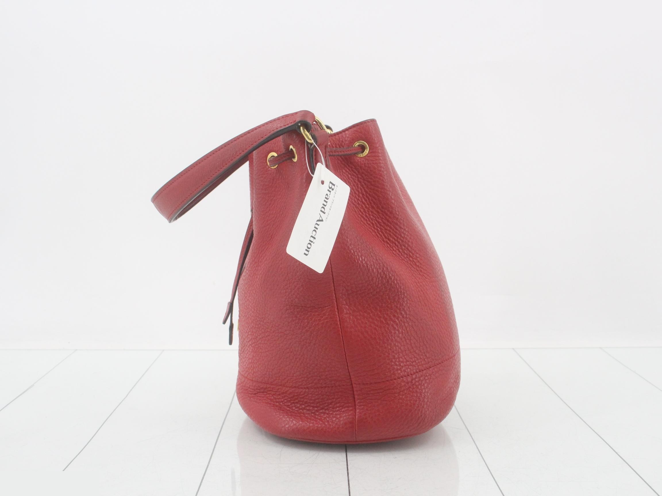 Vitello Daino Drawstring 2-Way Leather Bucket Bag Handbag Red — view 3