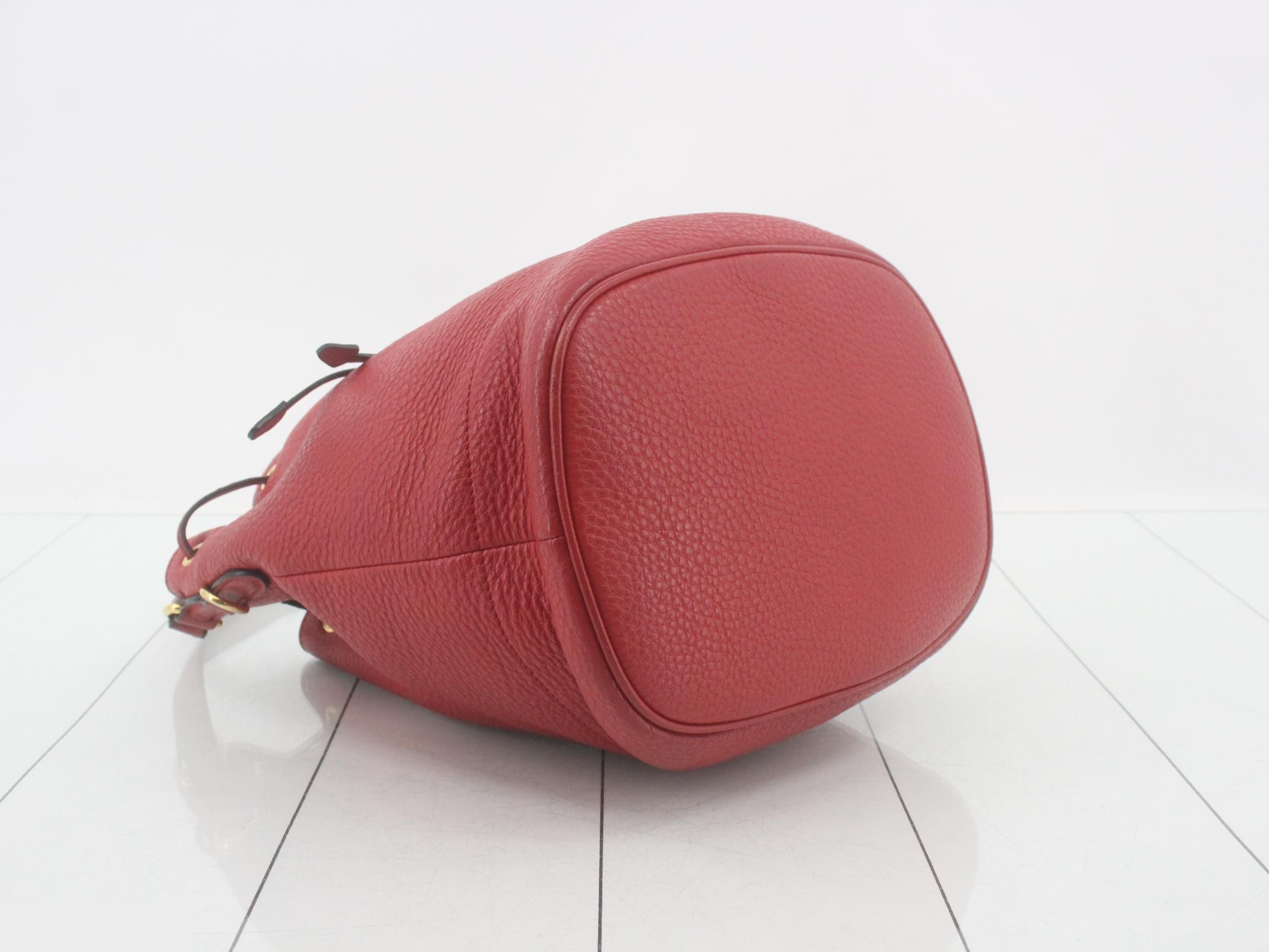 Vitello Daino Drawstring 2-Way Leather Bucket Bag Handbag Red — view 5
