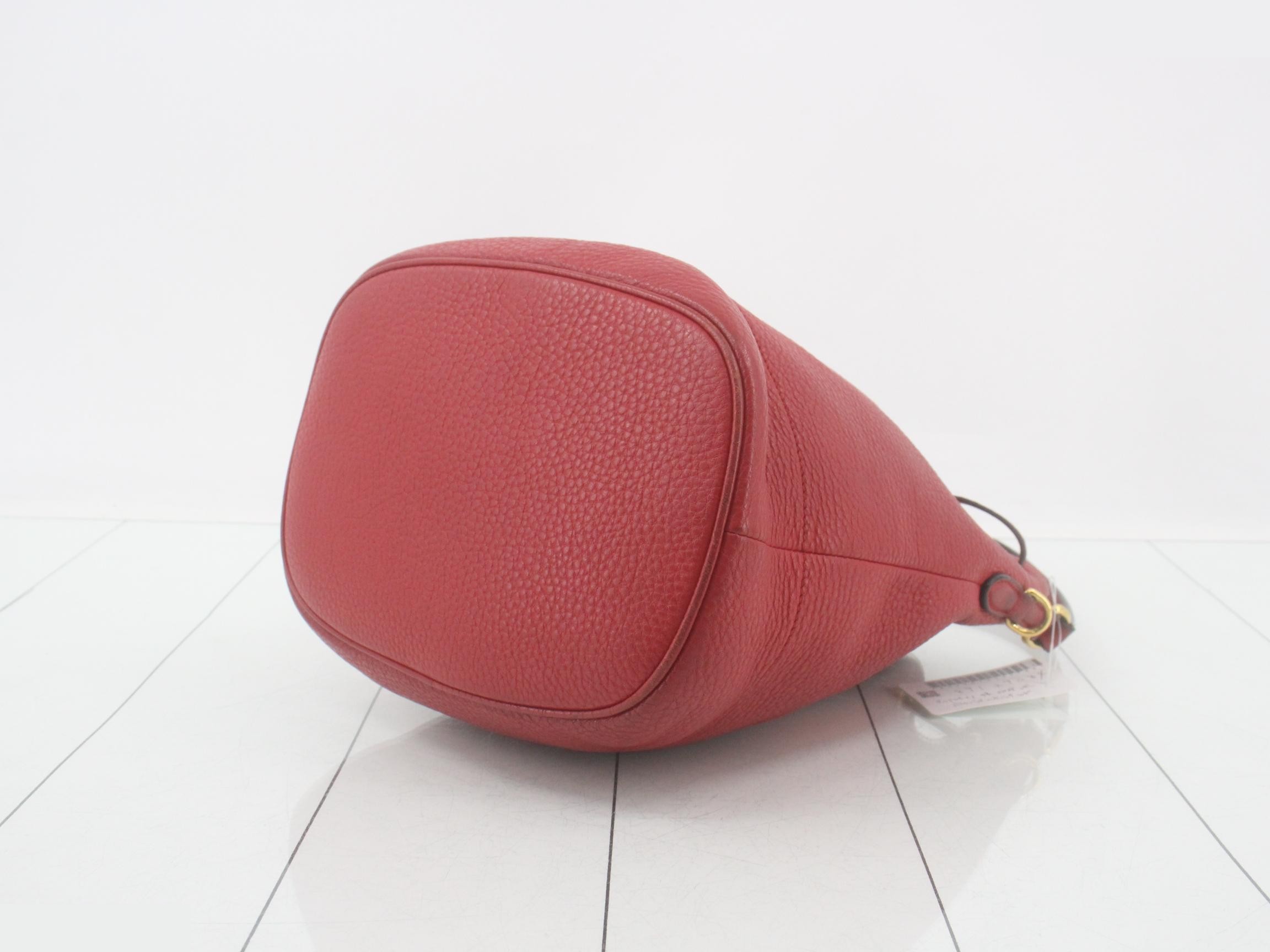 Vitello Daino Drawstring 2-Way Leather Bucket Bag Handbag Red — view 6