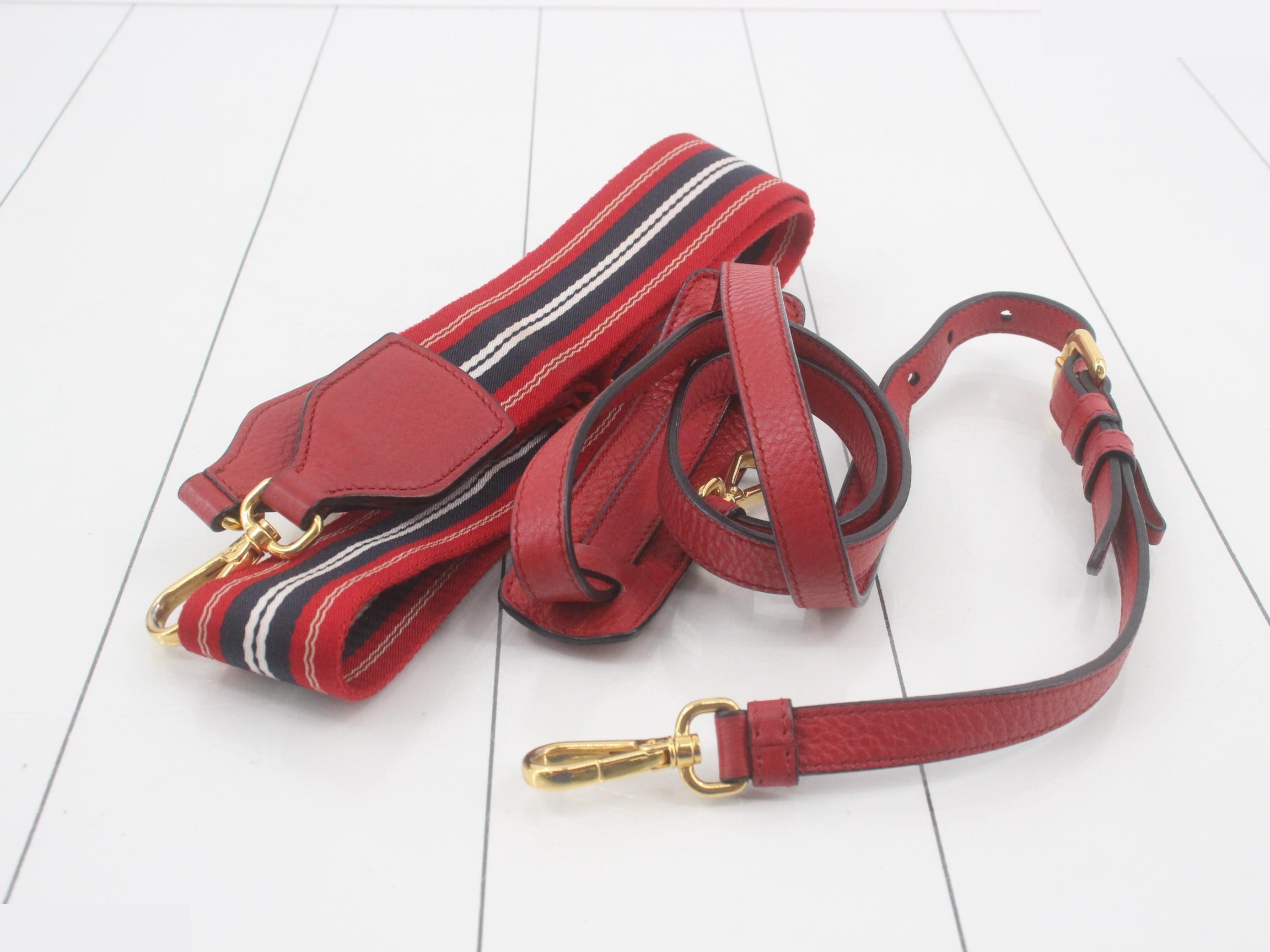 Vitello Daino Drawstring 2-Way Leather Bucket Bag Handbag Red — view 7
