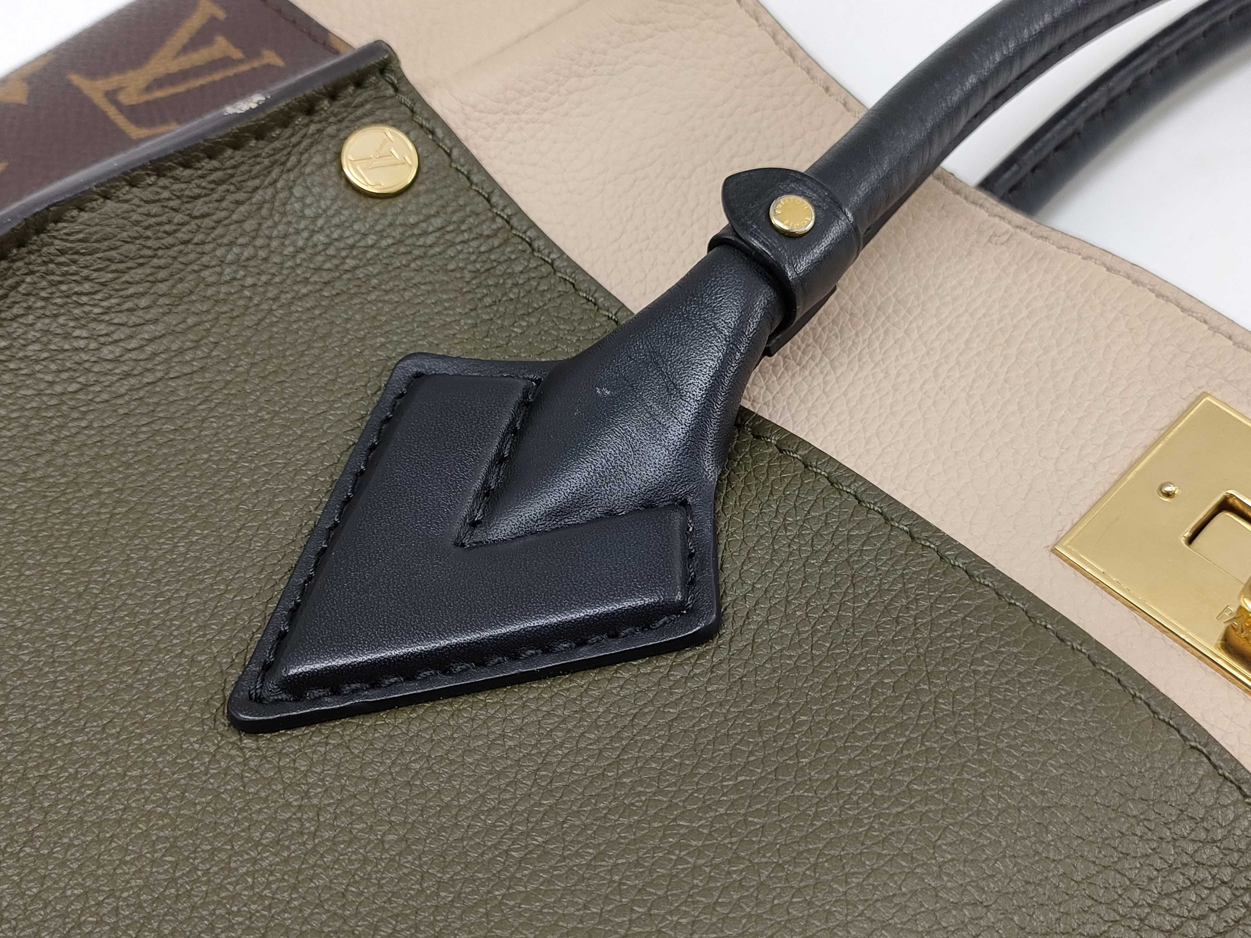 Monogram Louis Vuitton Tote Bag Handbag — view 5