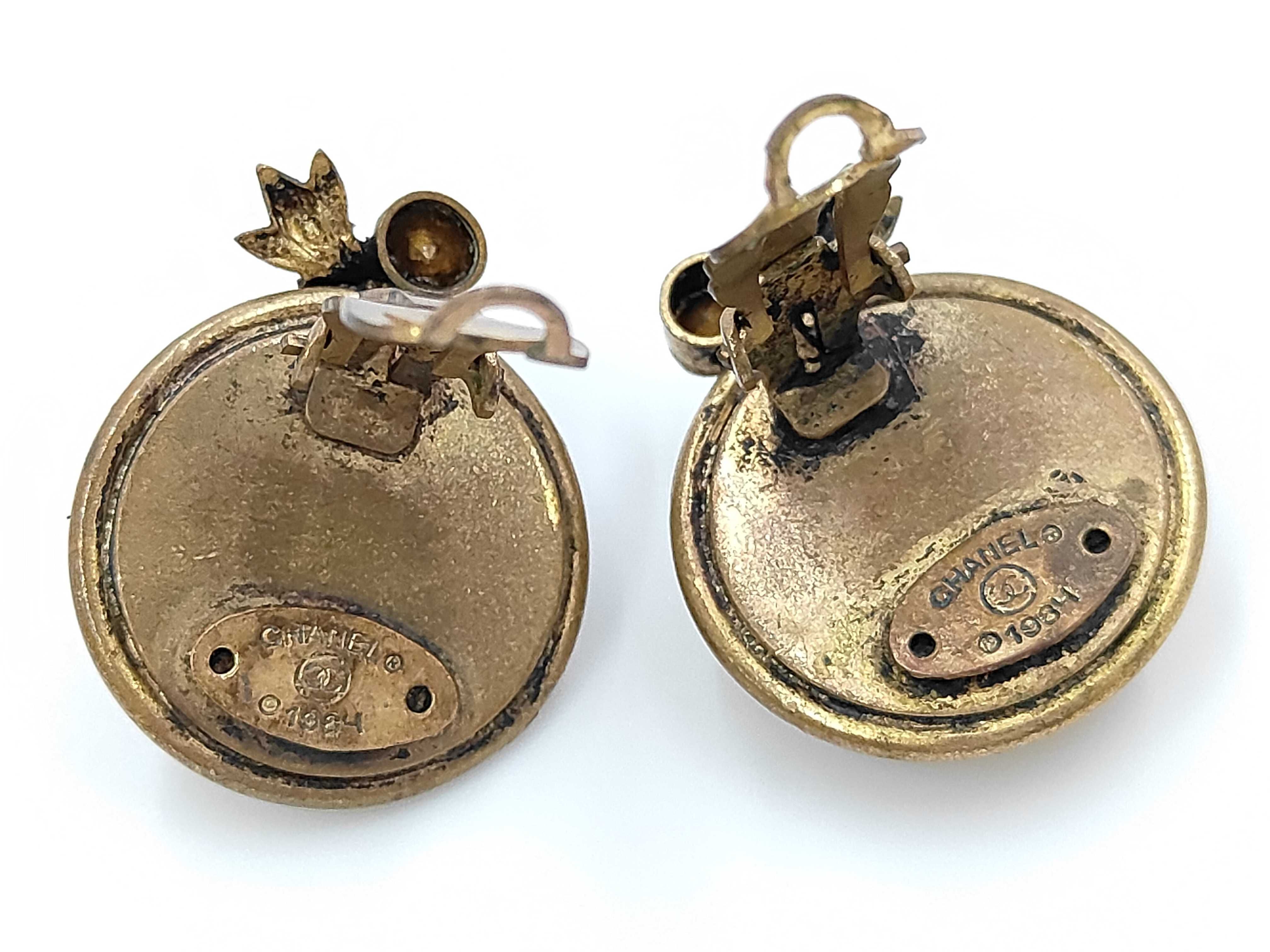 engraved plate, Gripoix leaf motif rhinestone earrings — view 5
