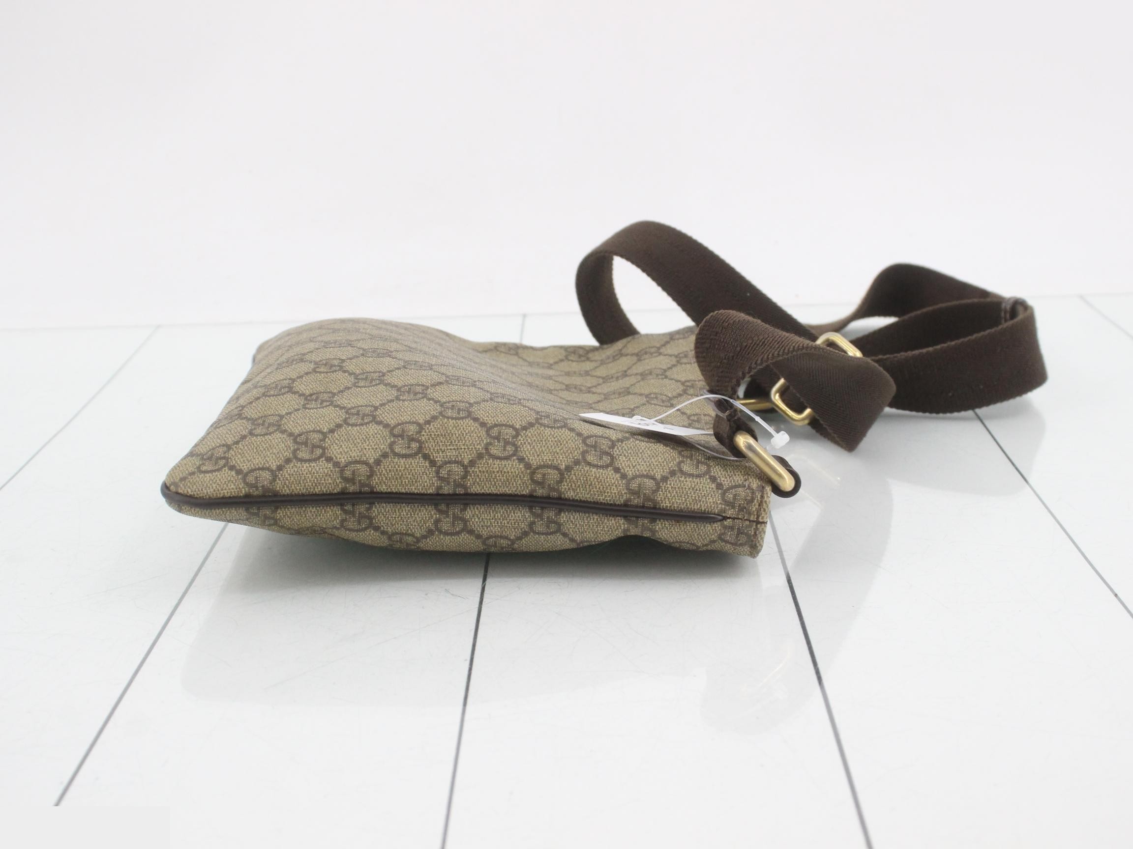 GG Supreme Shoulder Bag — view 3