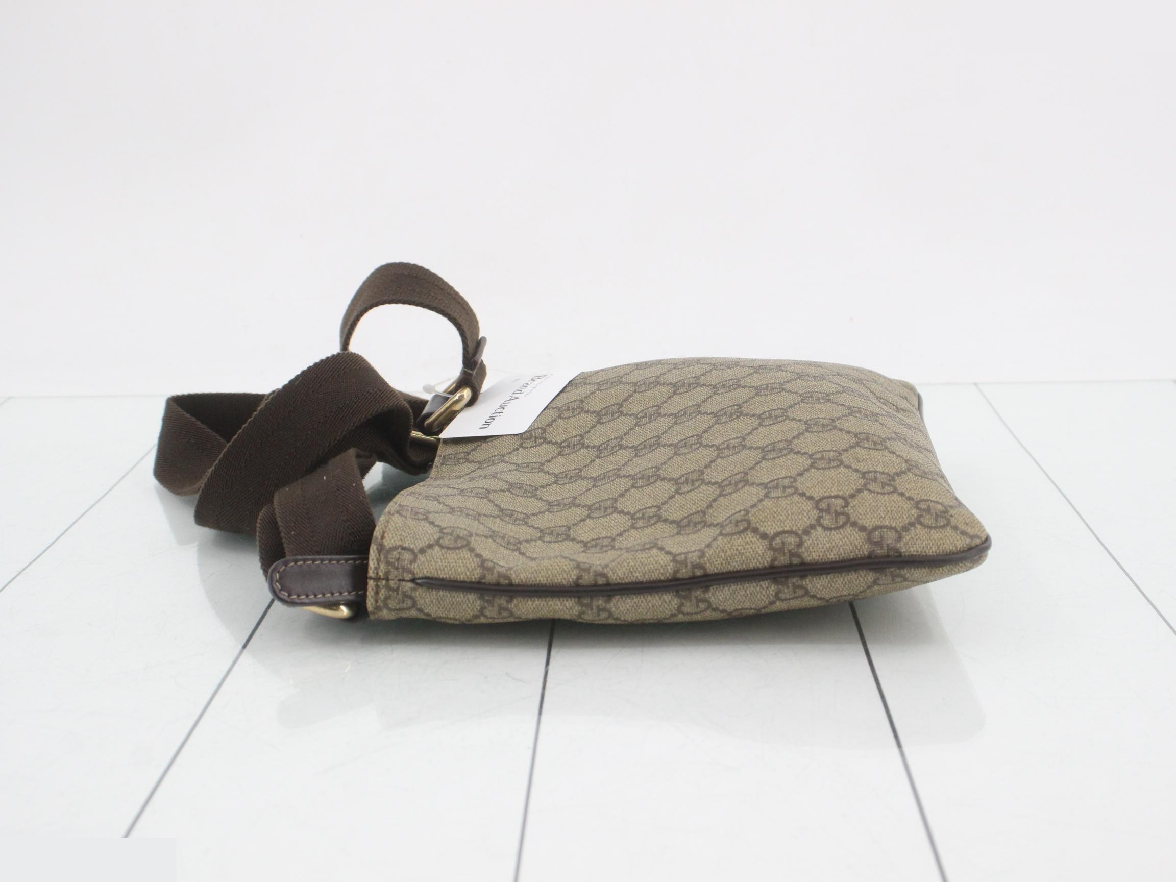 GG Supreme Shoulder Bag — view 4