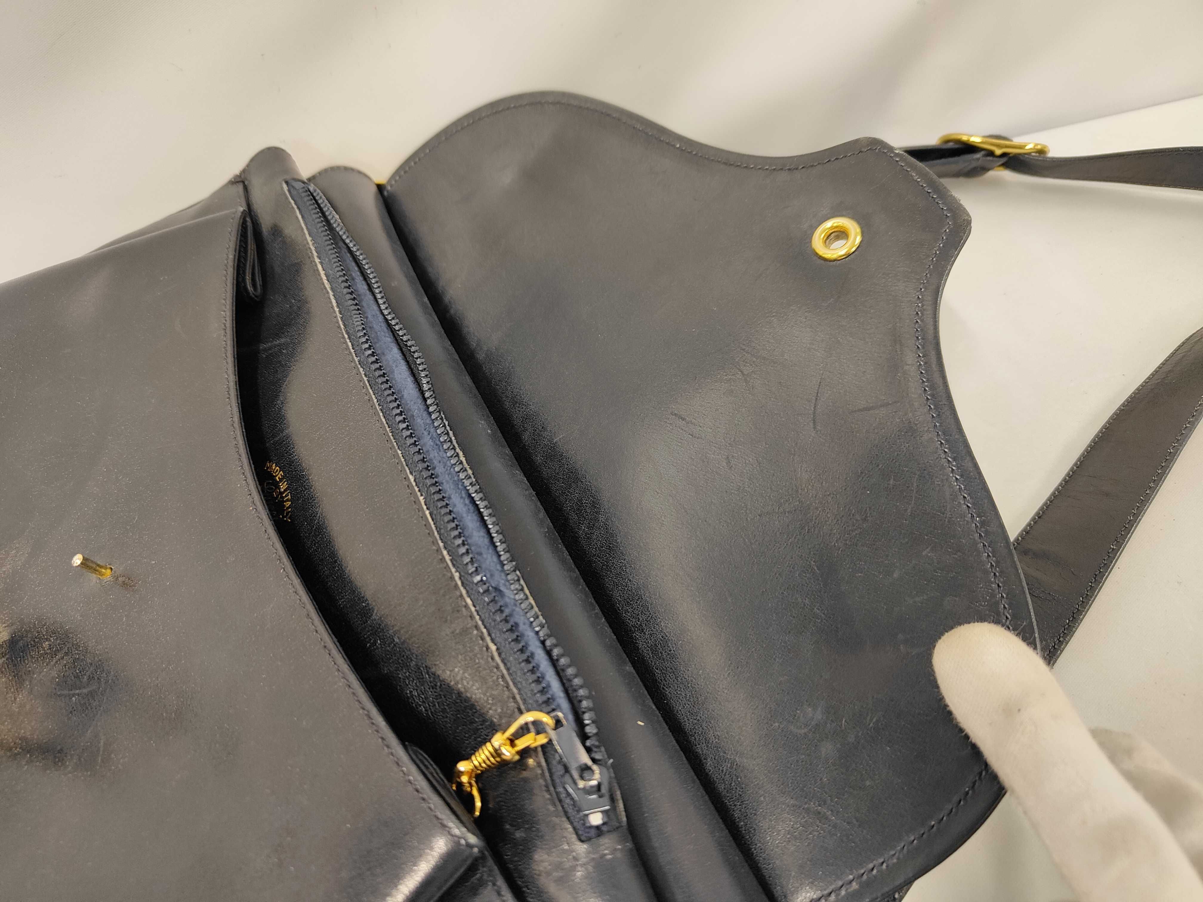 Old Leather Shoulder Bag — view 8