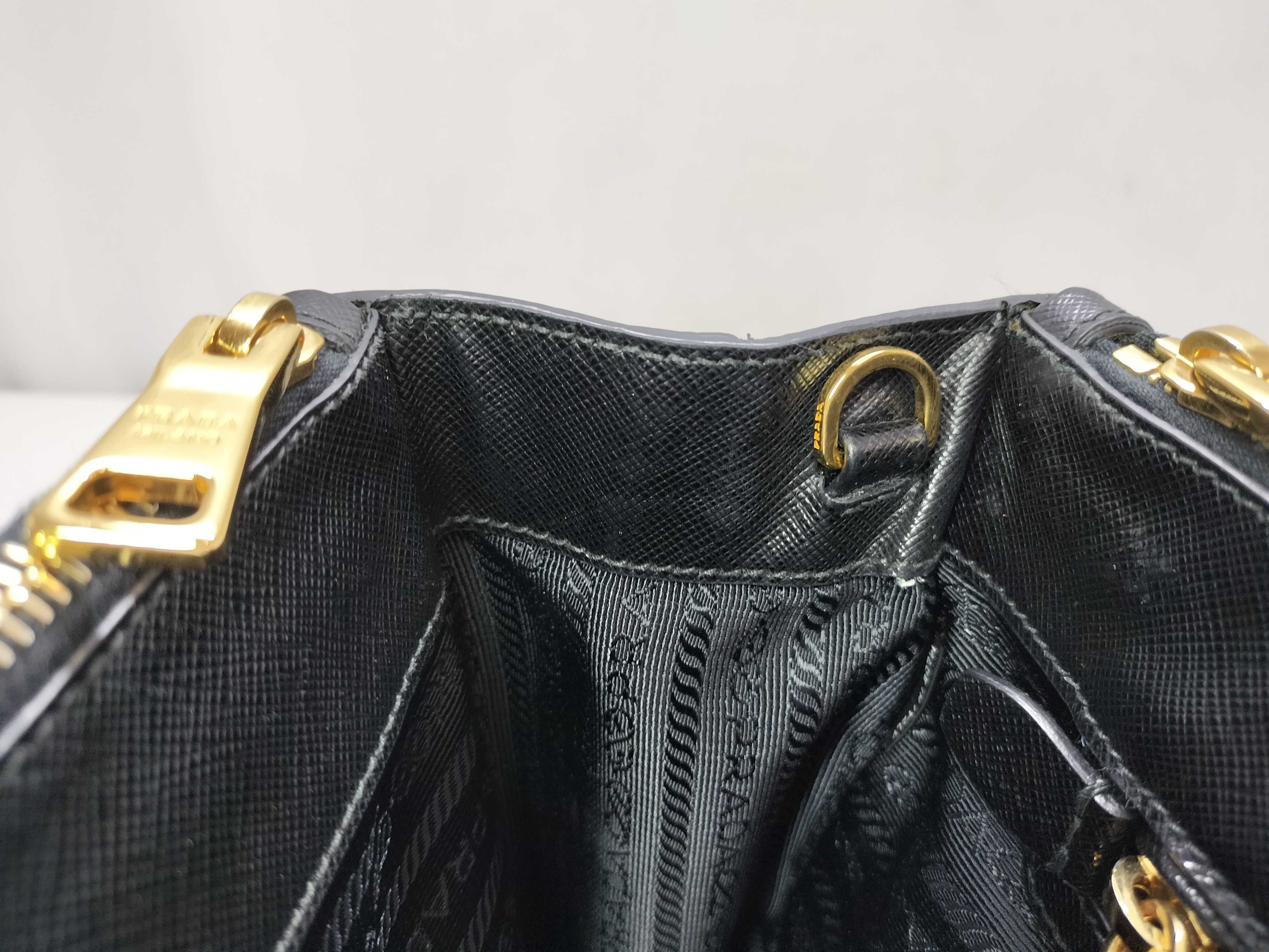 KR- Saffiano Lux Galleria Leather 2-Way Handbag Black BN1801 Handbag — view 13