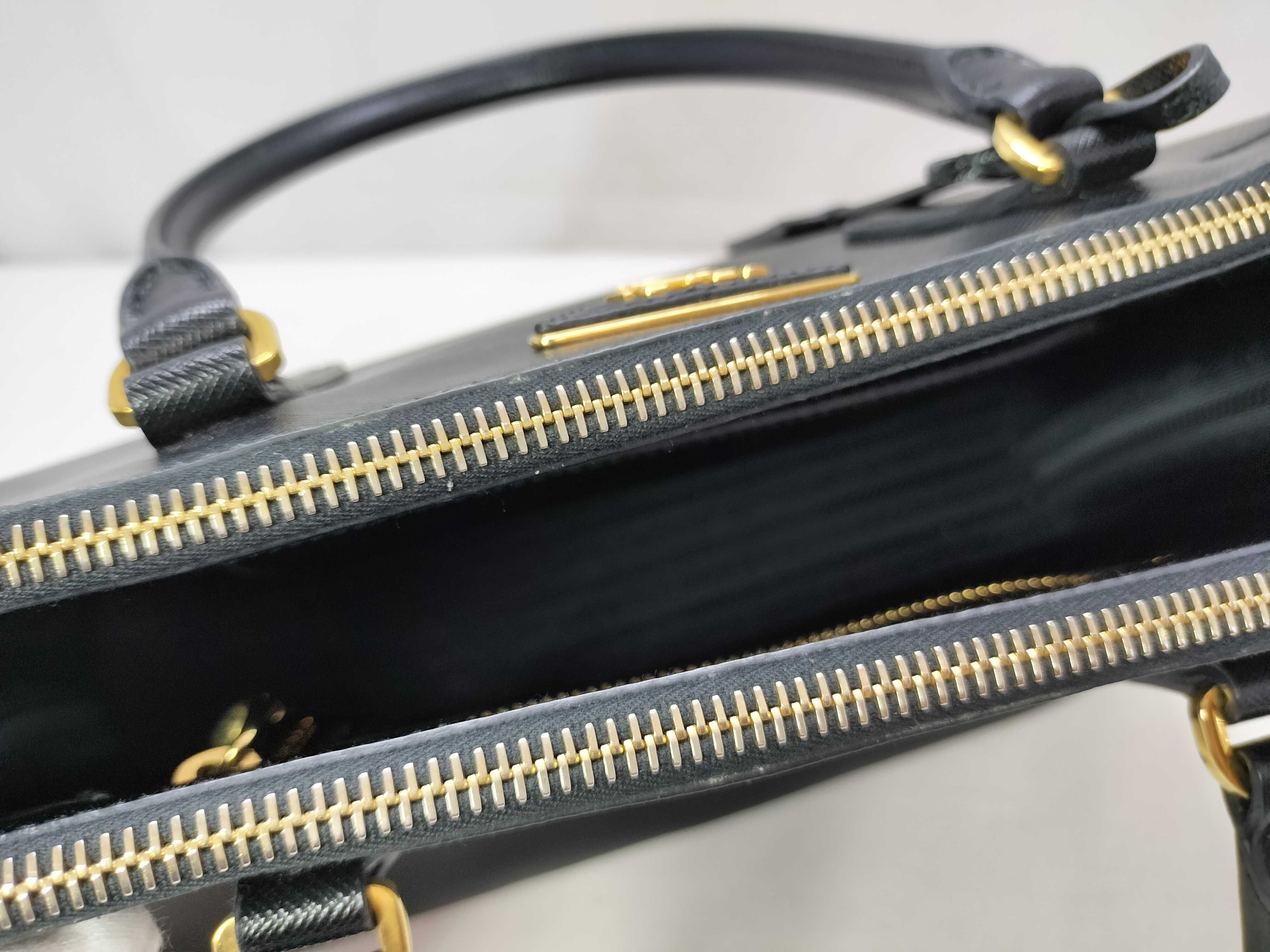 KR- Saffiano Lux Galleria Leather 2-Way Handbag Black BN1801 Handbag — view 6