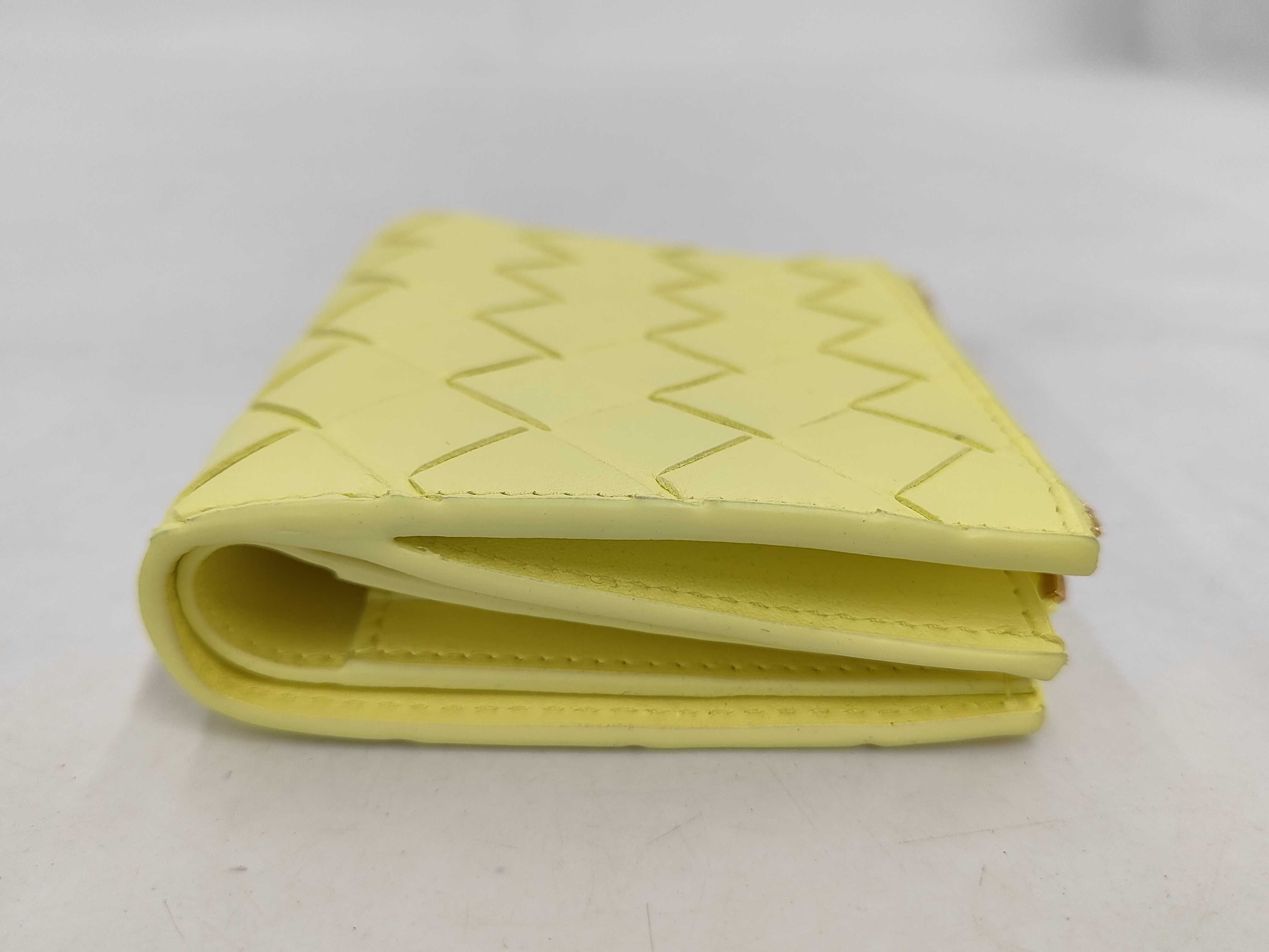 Intrecciato Bi-fold Wallet (Kiwi) — view 4