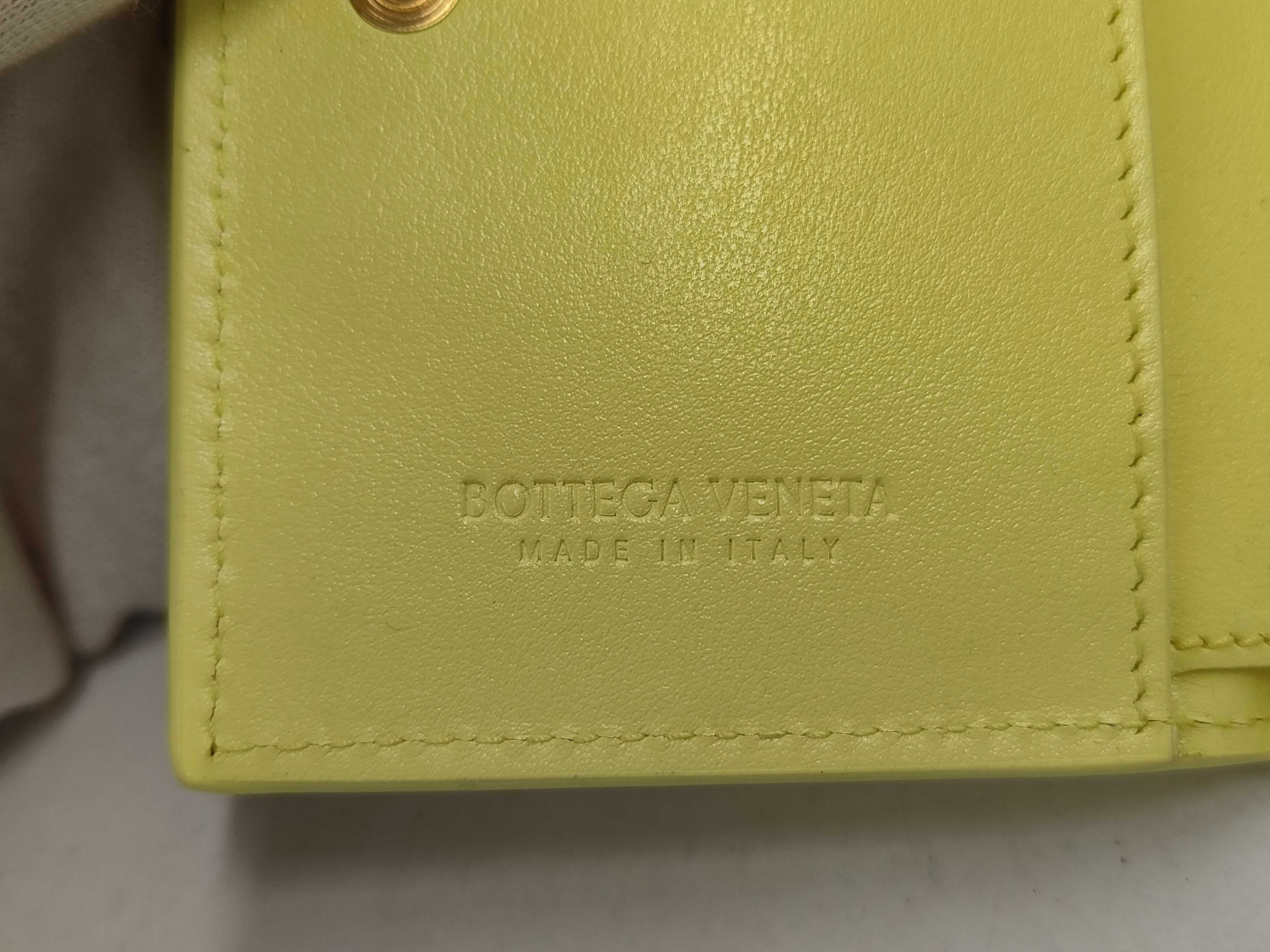 Intrecciato Bi-fold Wallet (Kiwi) — view 10