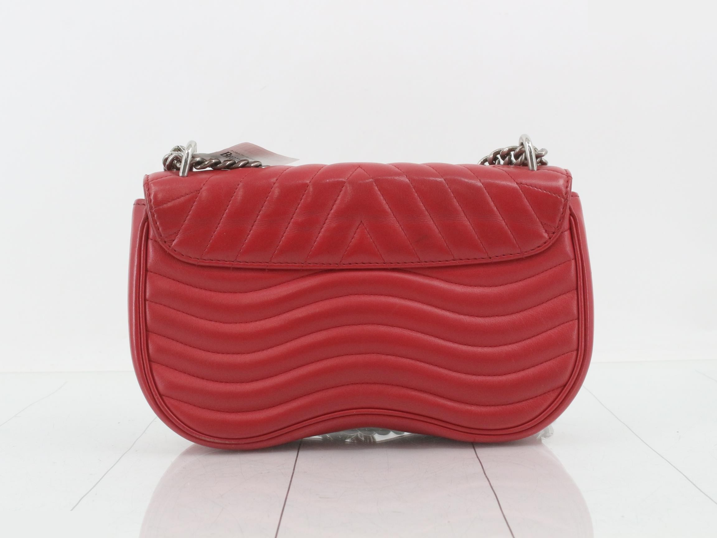 New Wave Chain Bag MM Ecarlato 2-Way Shoulder Bag — view 2