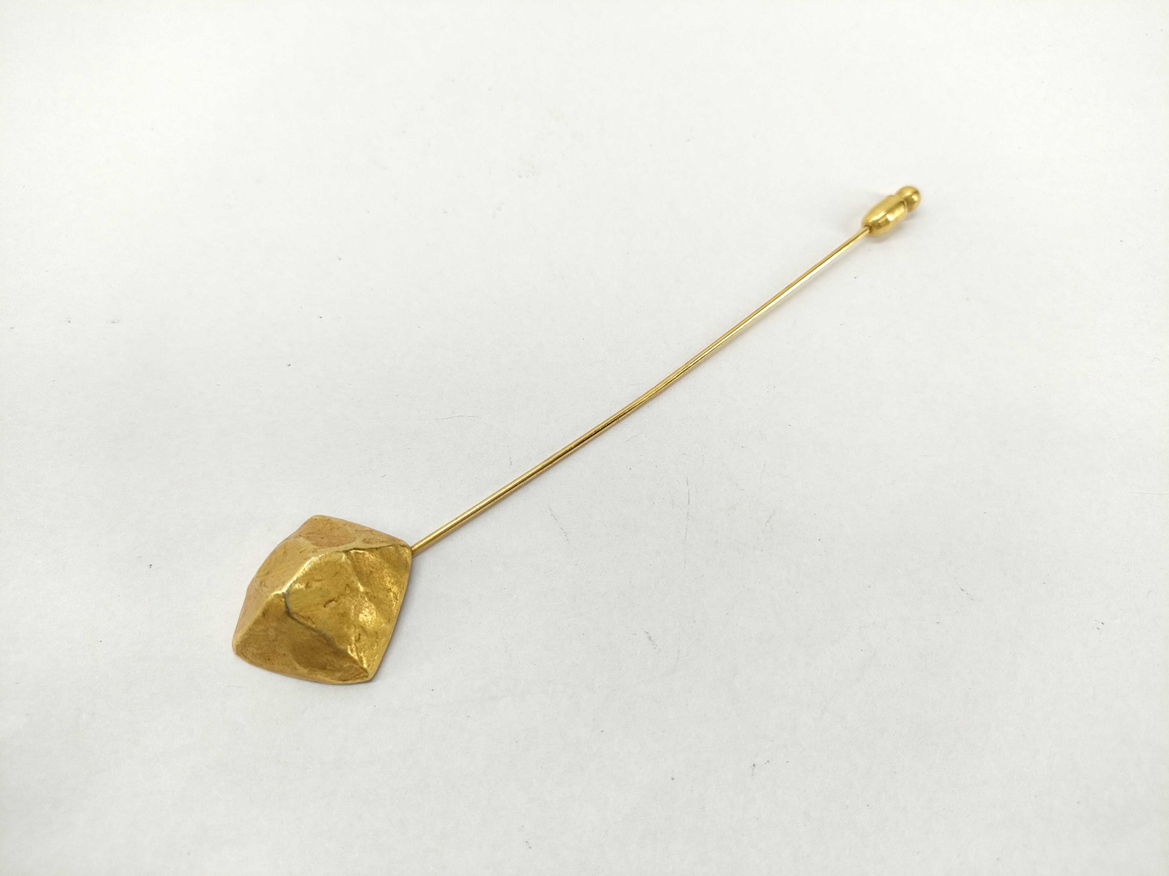 vintage rock-patterned pin brooch