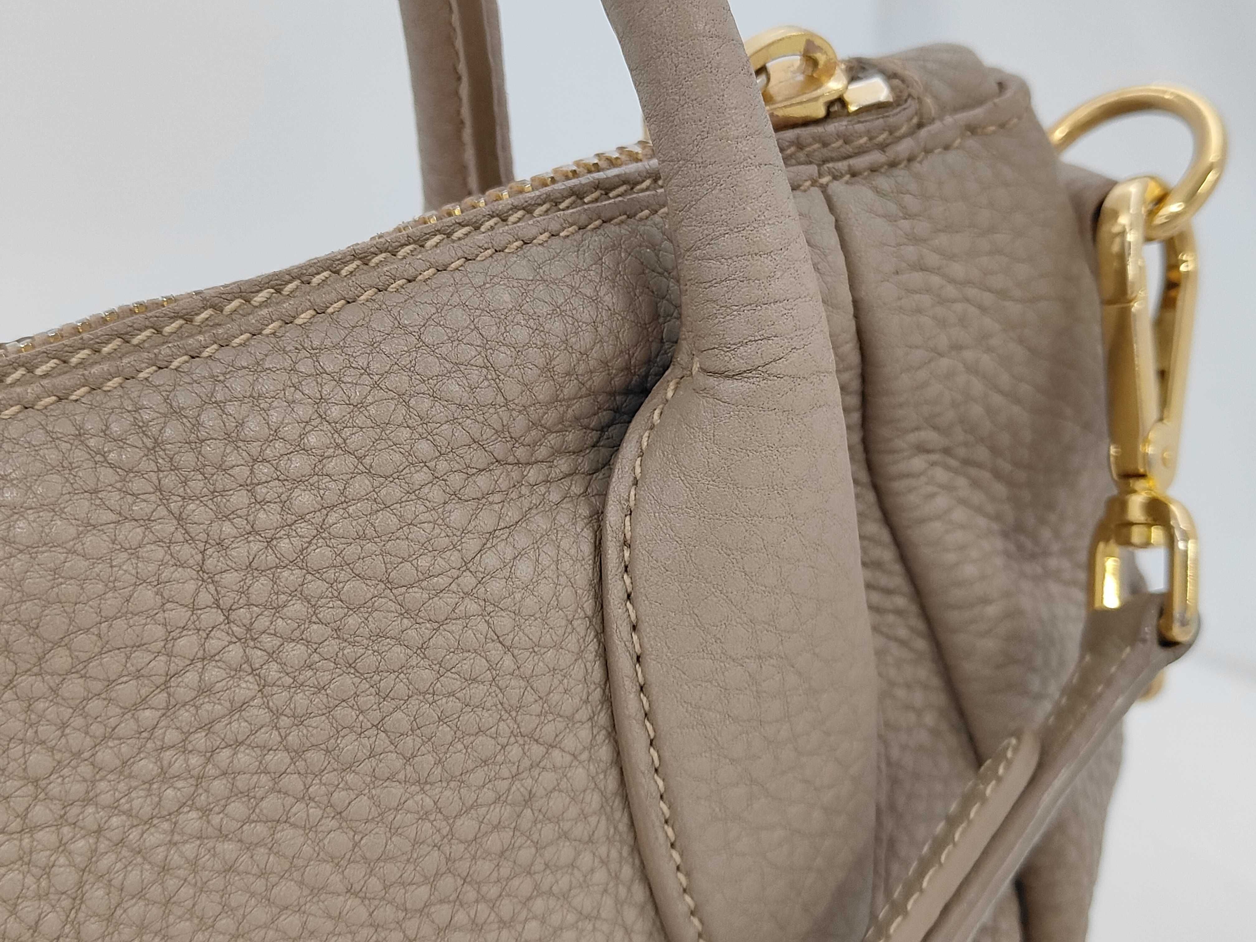 Vitello Daino Lettering Logo 2WAY Handbag Beige Gray BR4992 — view 3