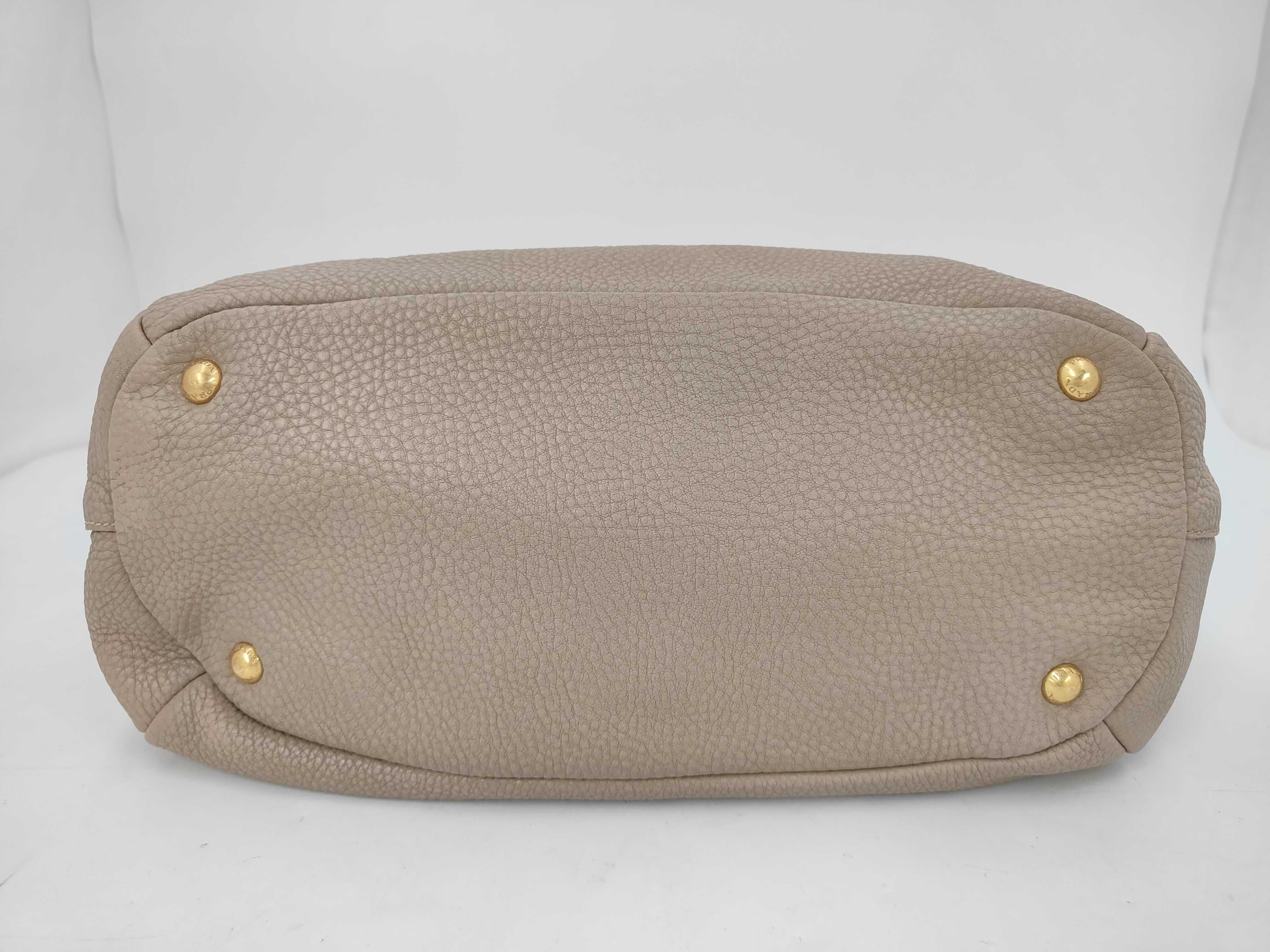 Vitello Daino Lettering Logo 2WAY Handbag Beige Gray BR4992 — view 7