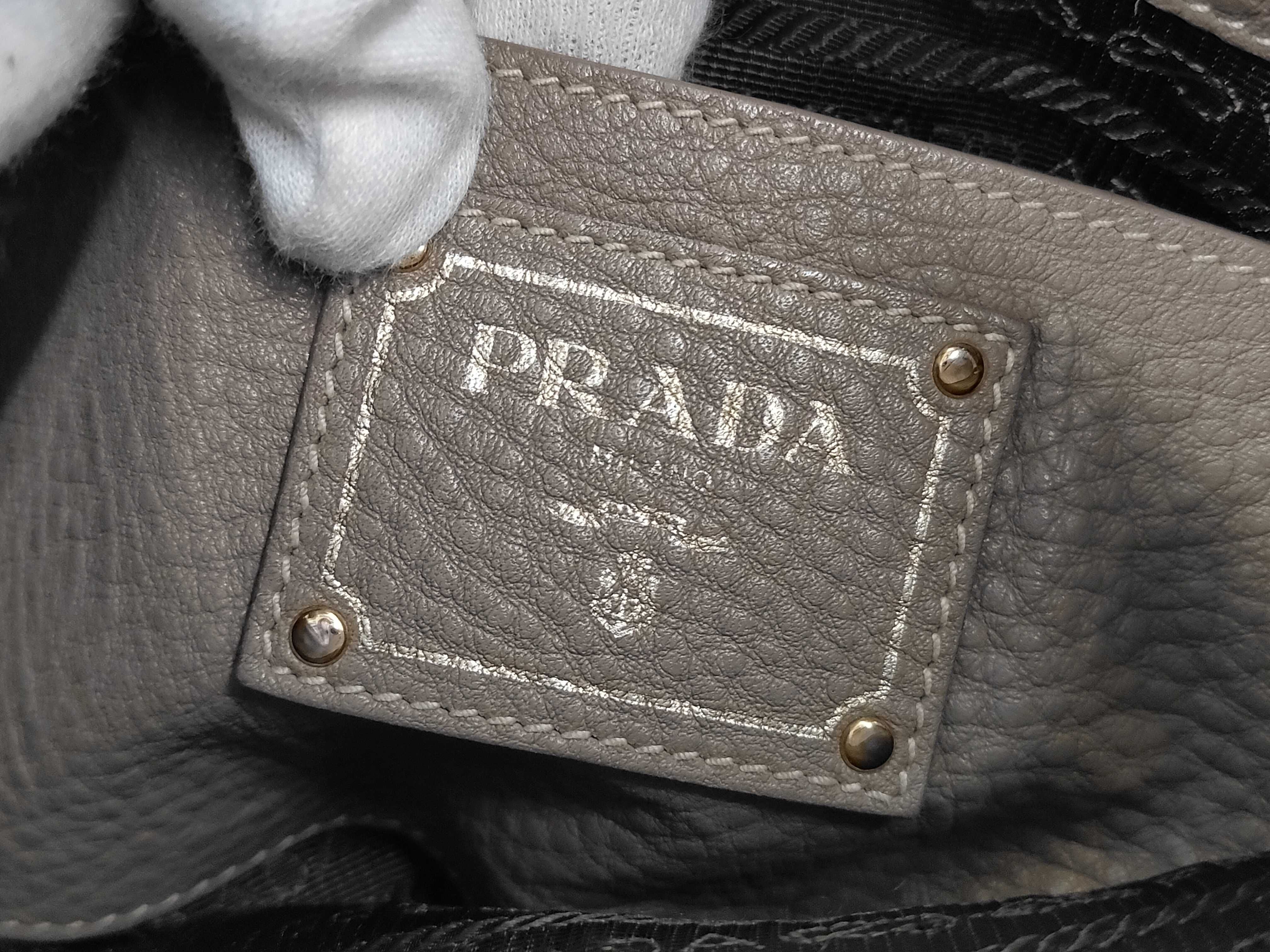 Vitello Daino Lettering Logo 2WAY Handbag Beige Gray BR4992 — view 9