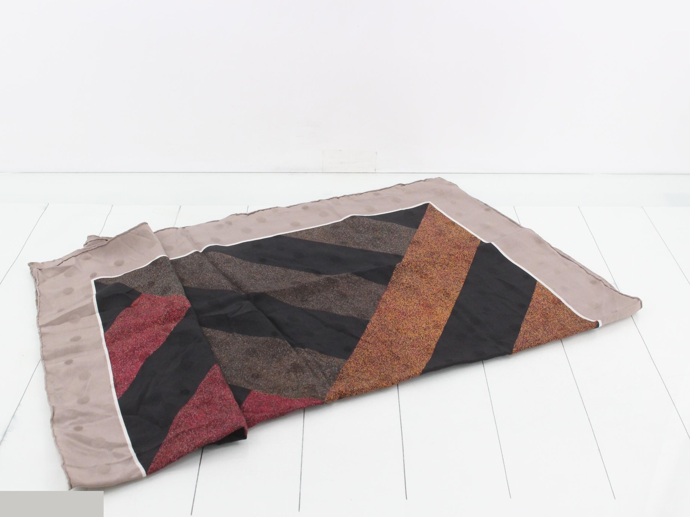 Other lines: Small items, accessories, scarves — view 3