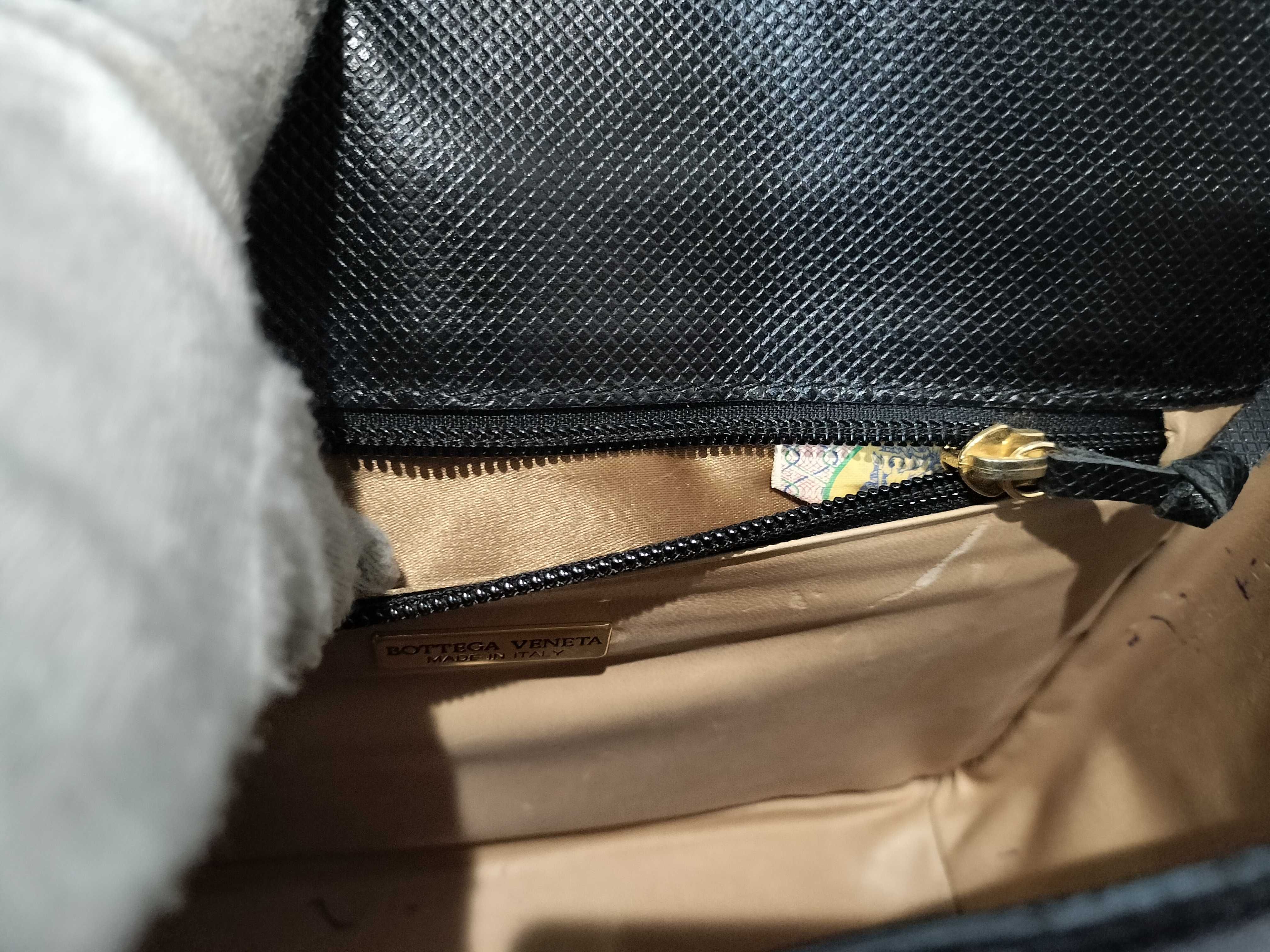 Leather Turnlock Shoulder Bag (Black) — view 11