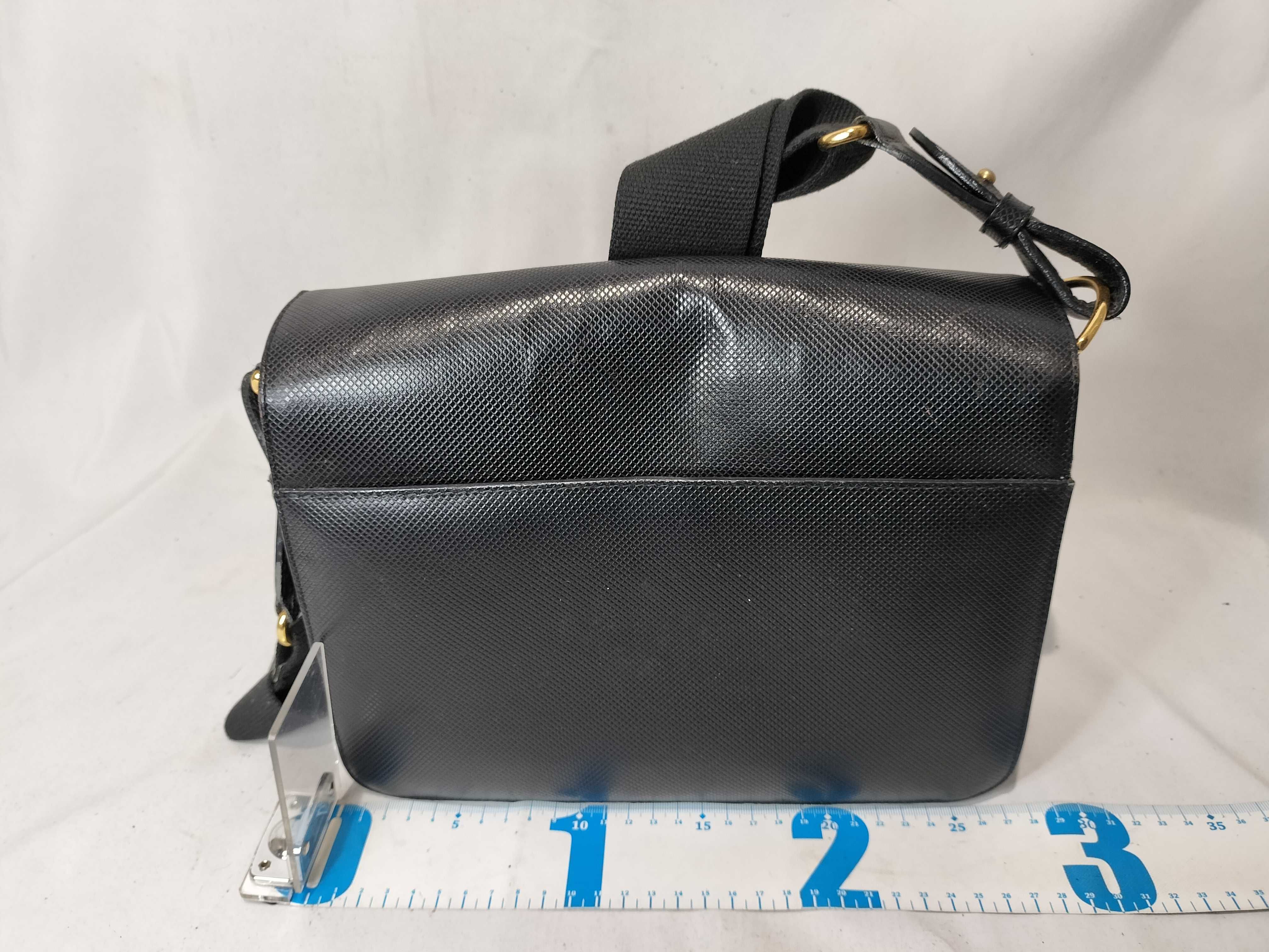 Leather Turnlock Shoulder Bag (Black) — view 3