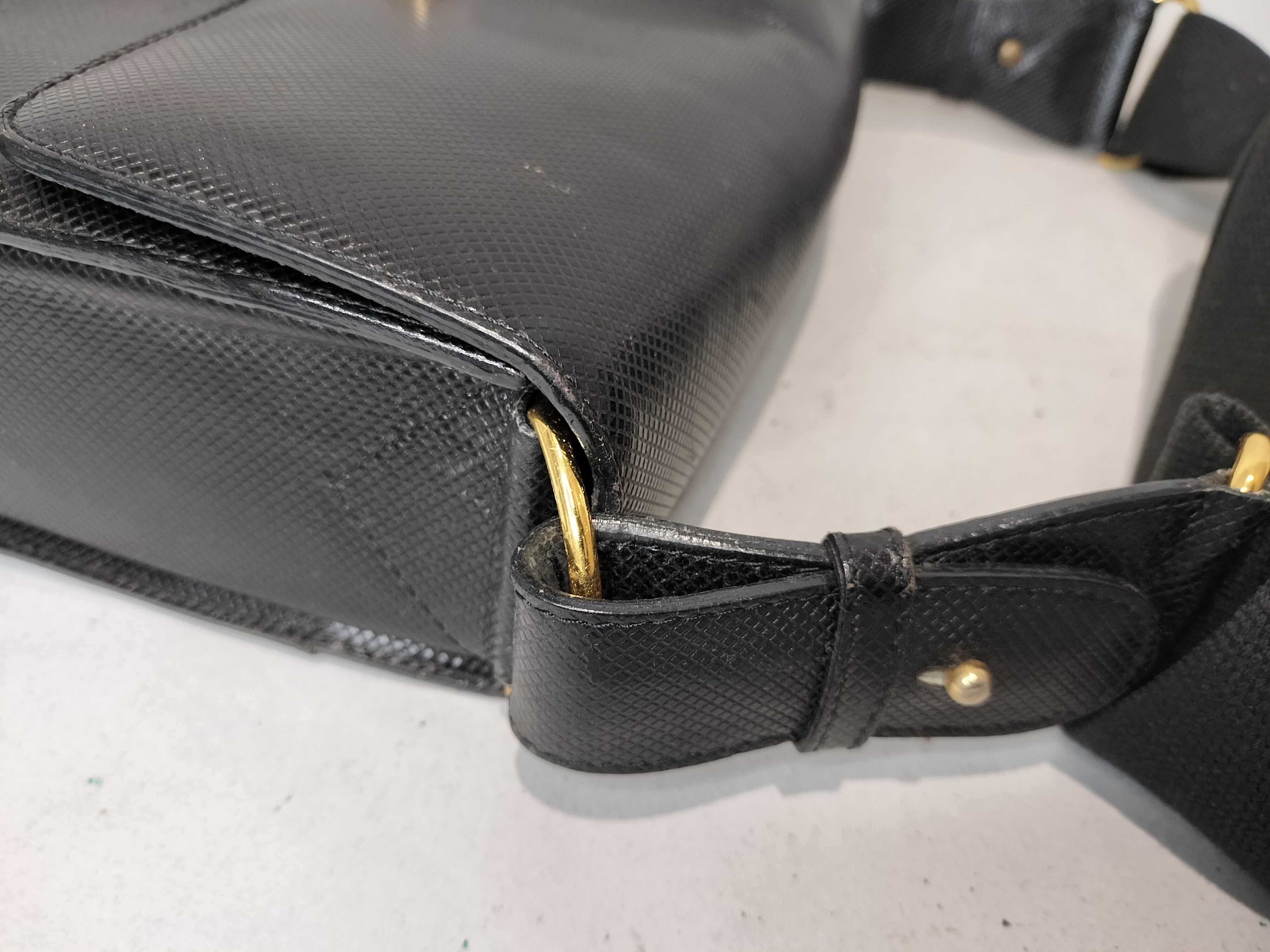 Leather Turnlock Shoulder Bag (Black) — view 6