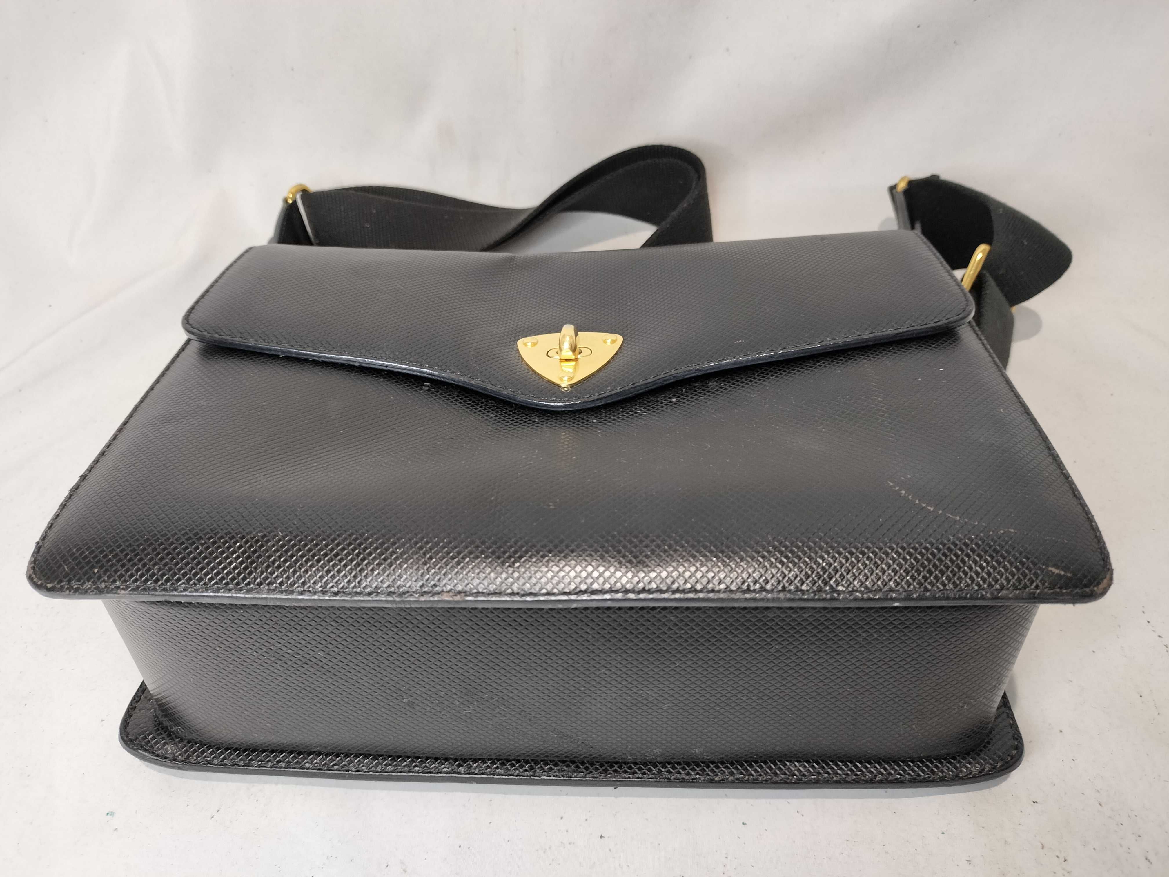 Leather Turnlock Shoulder Bag (Black) — view 8