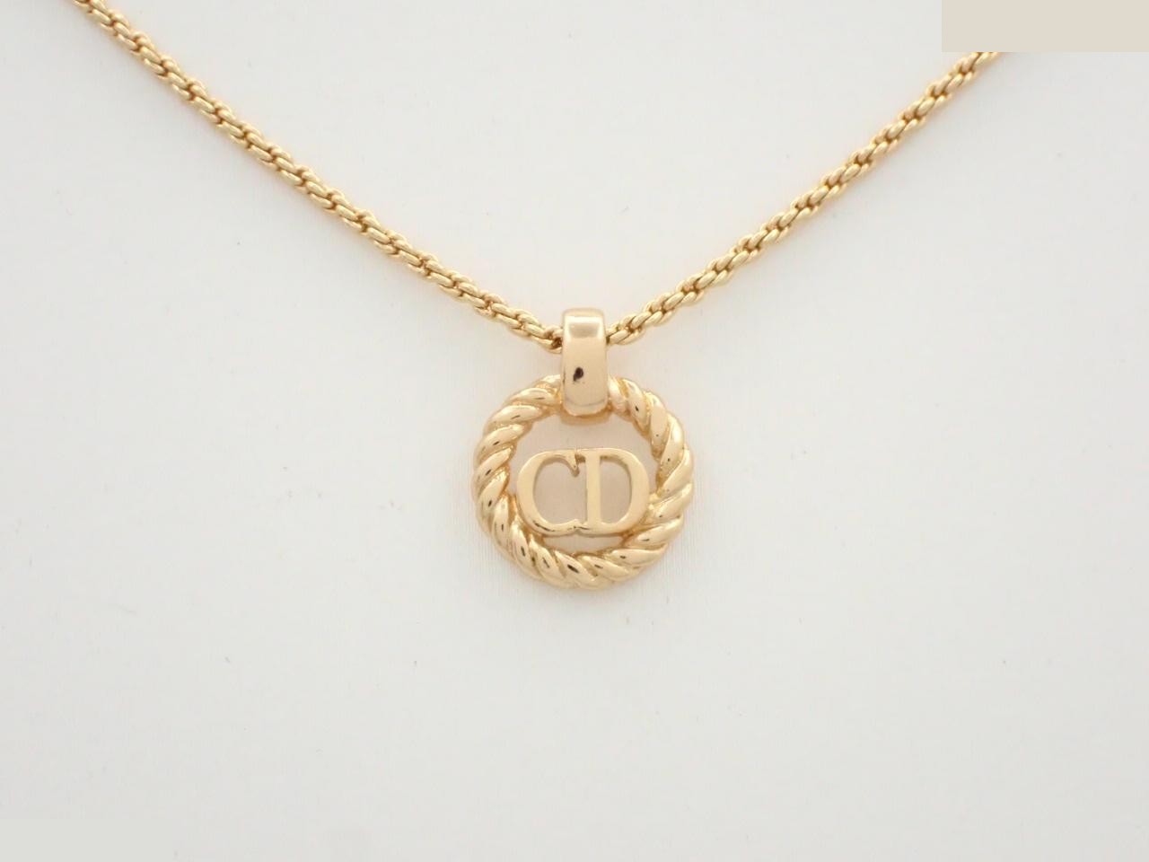 Gold chain, approximately 42 cm
