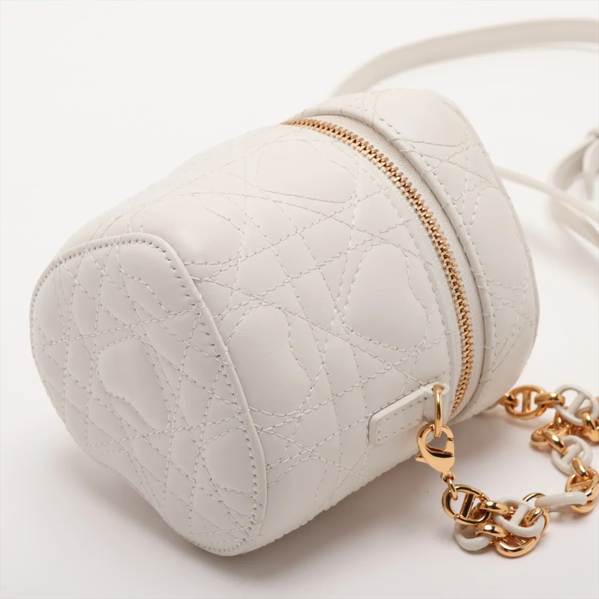 Heart Cannage Leather Chain Shoulder Bag, White — view 3