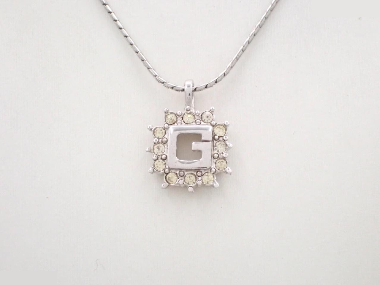 necklace, neck circumference approximately 42 cm