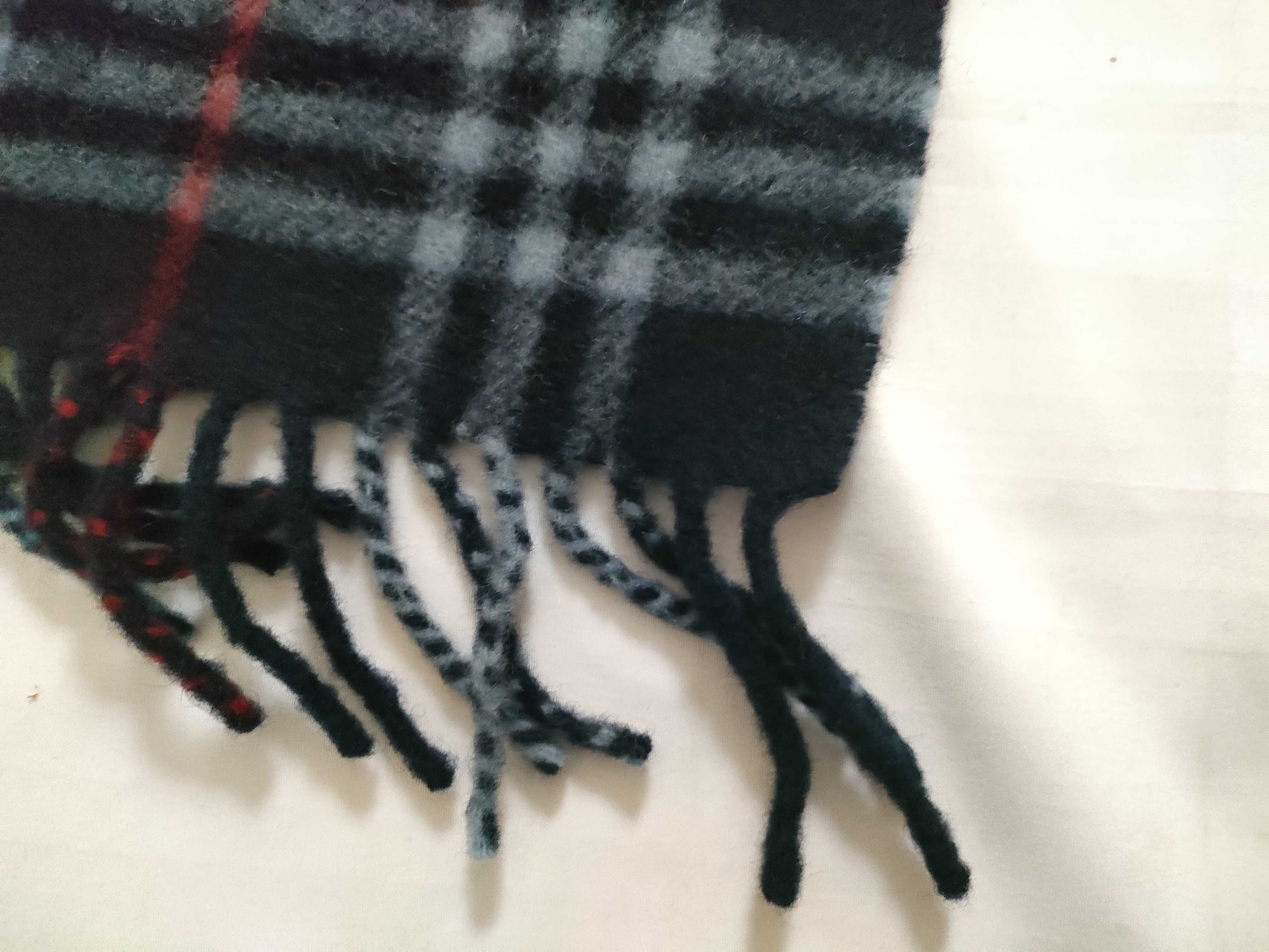 100% Cashmere Scarf, Nova Check Pattern, and other accessories. — view 4