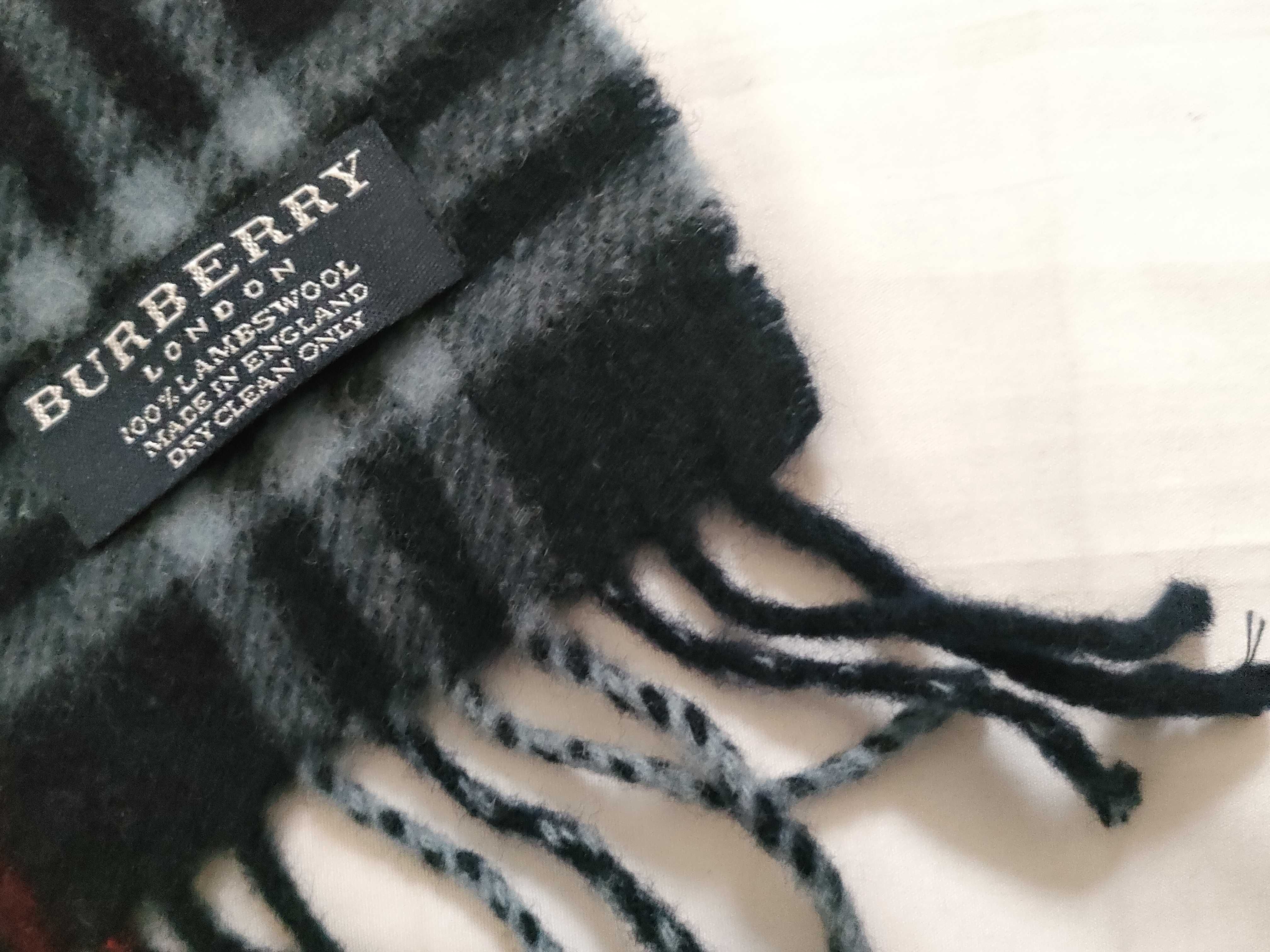100% Cashmere Scarf, Nova Check Pattern, and other accessories. — view 7