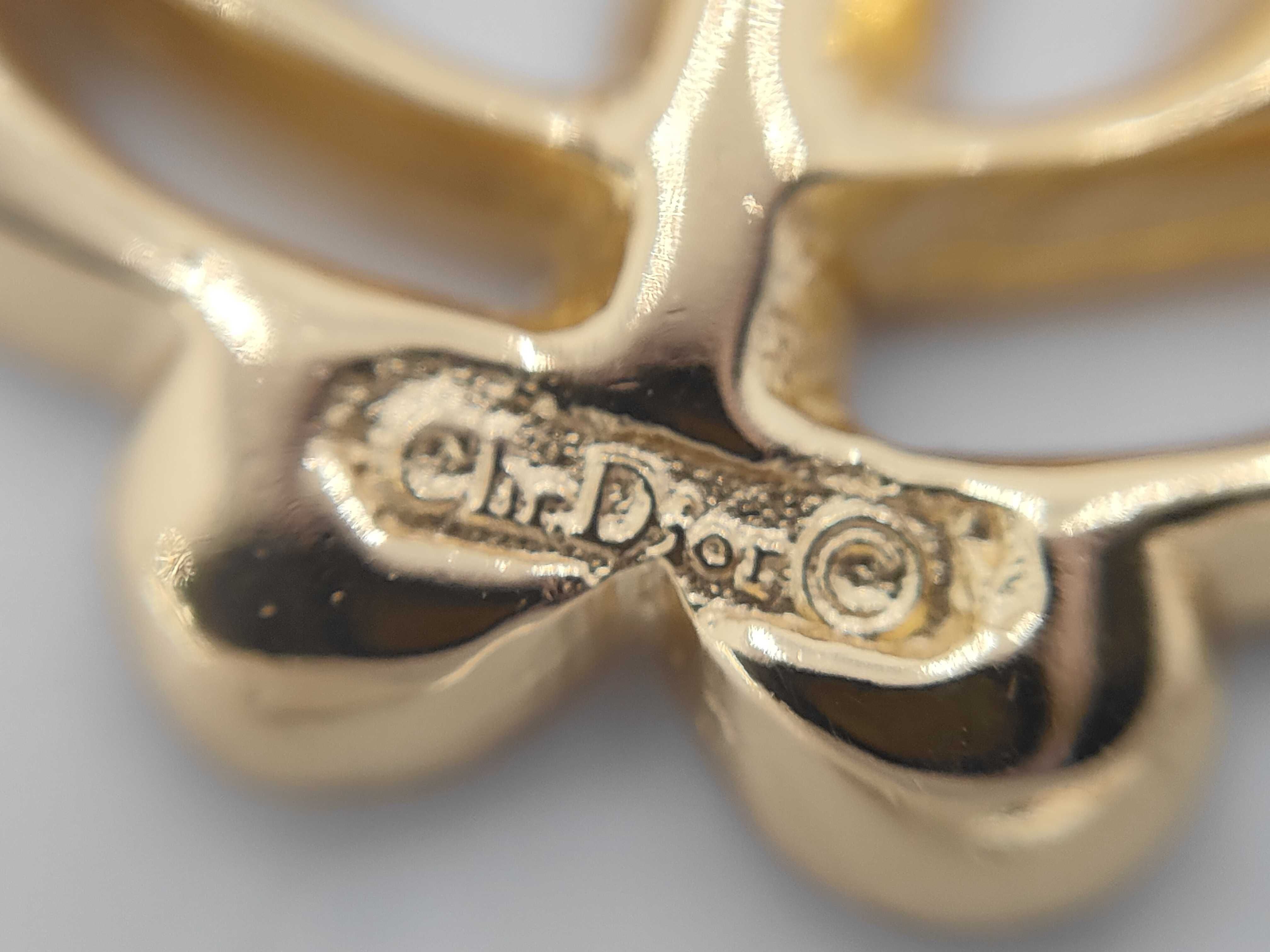 brooch — view 4